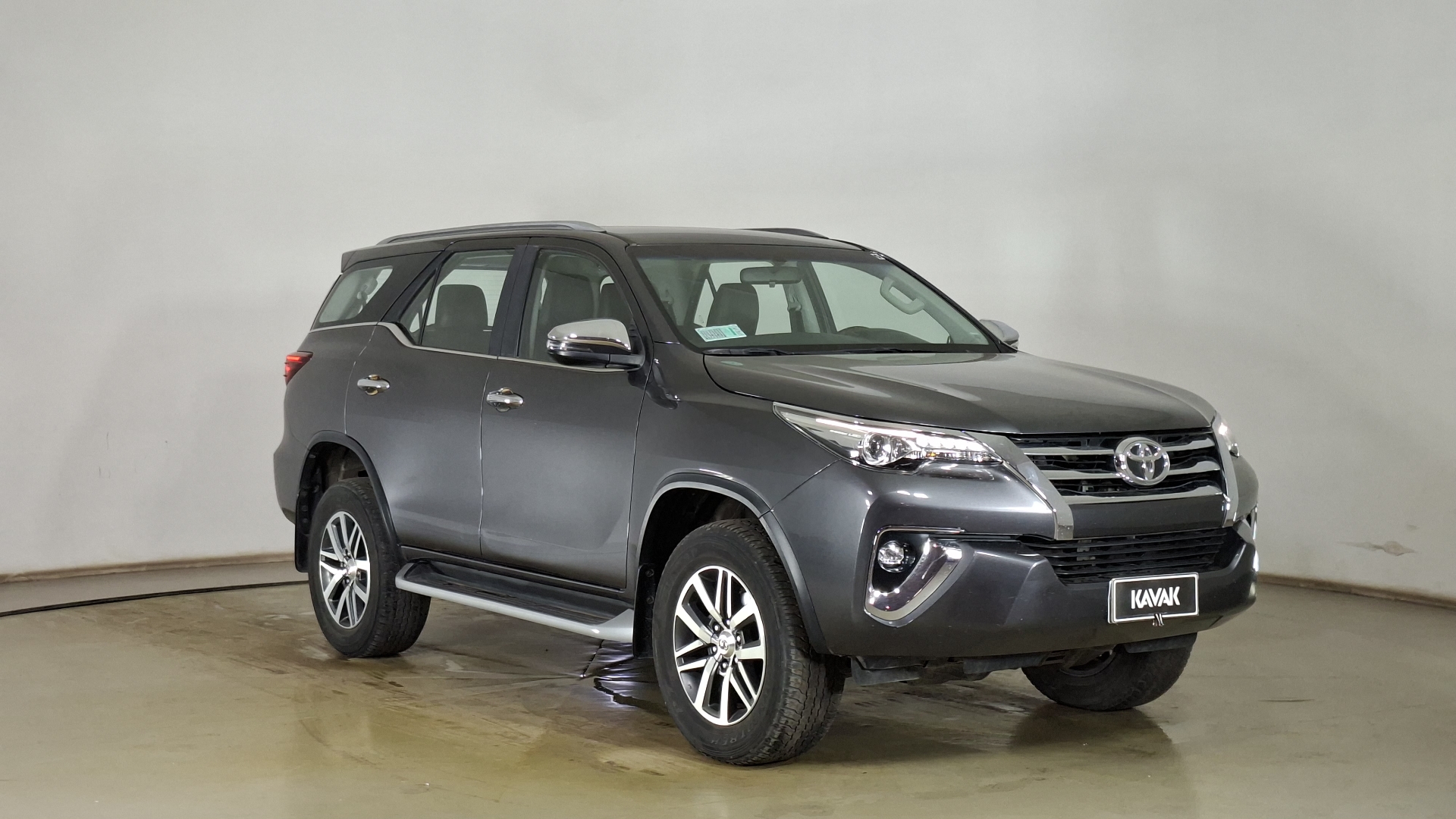 Toyota Fortuner — foto 3 de 17