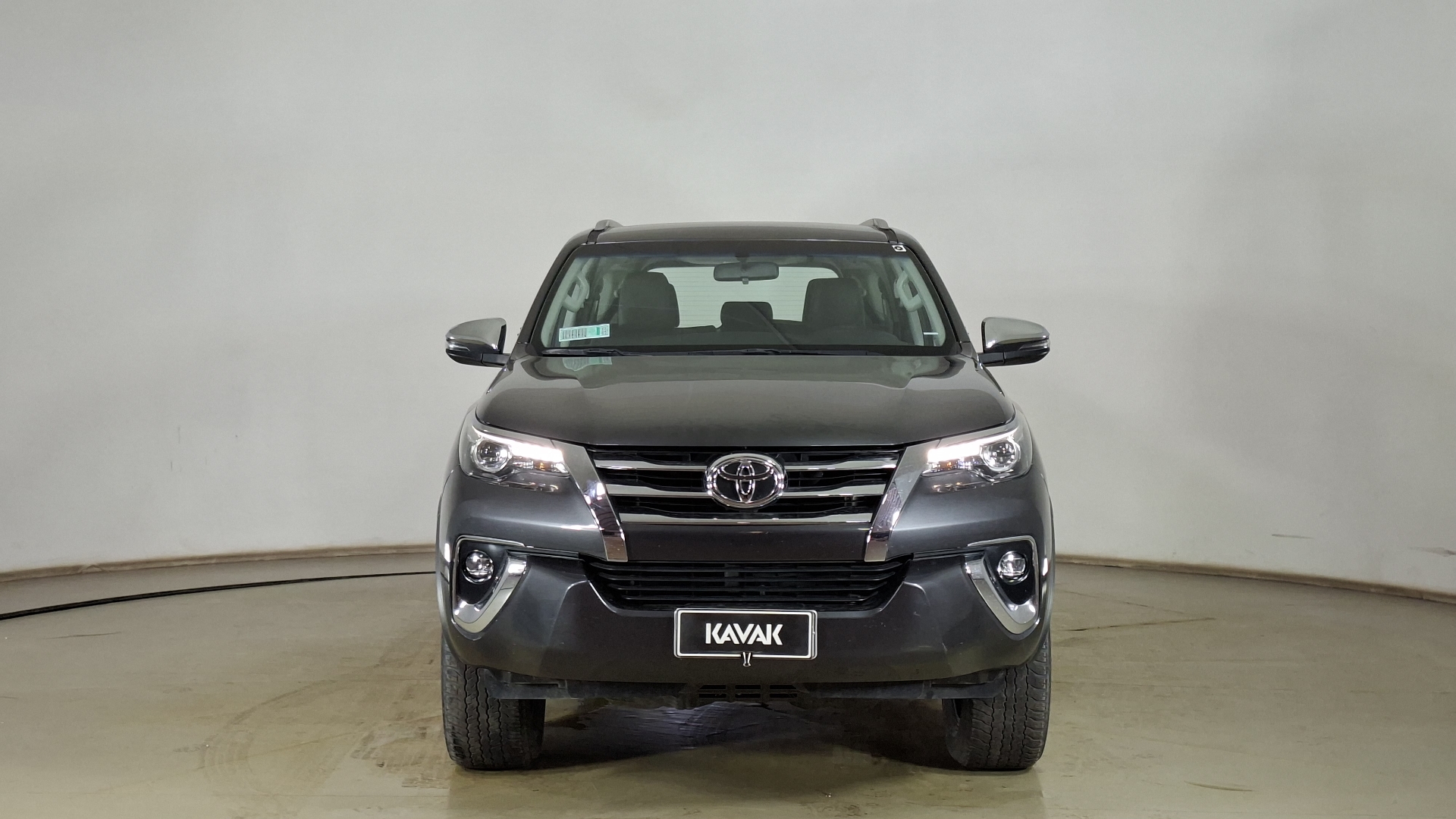 Toyota Fortuner — foto 2 de 17
