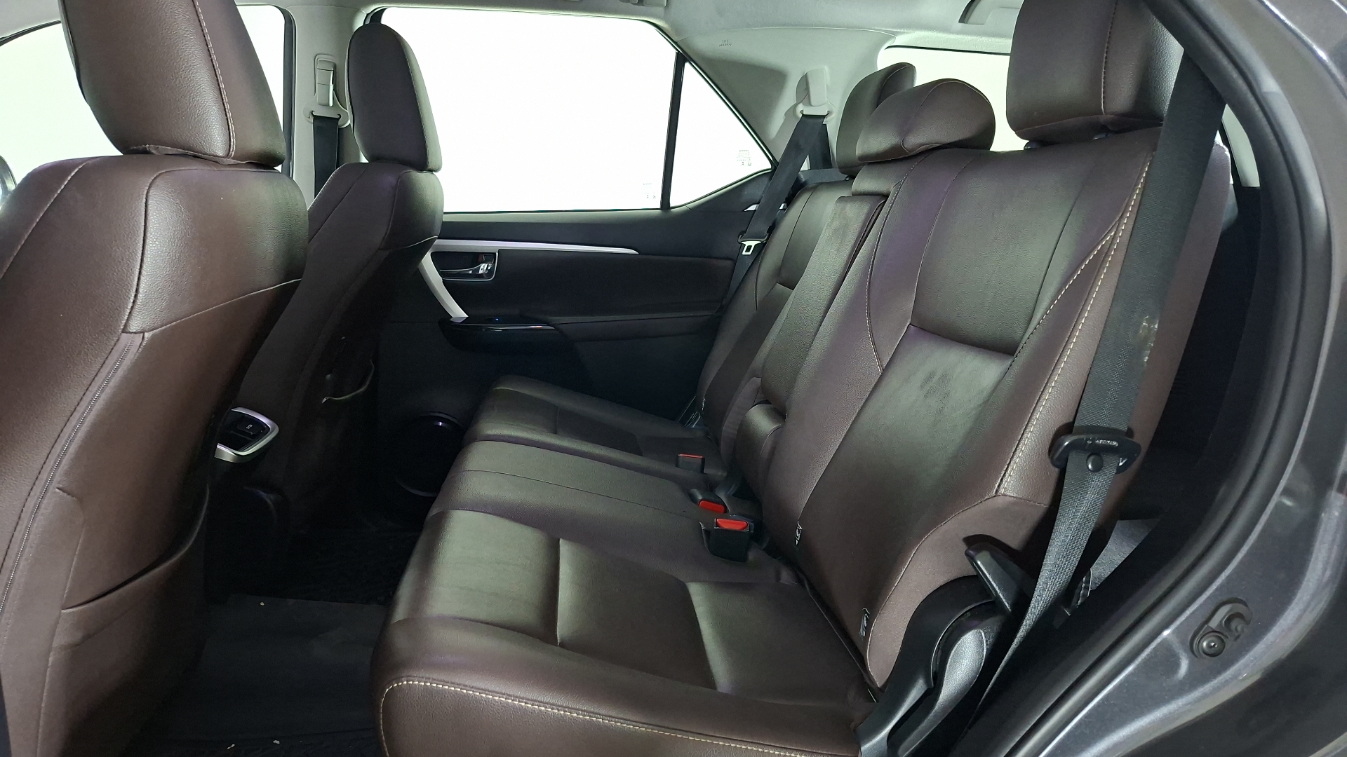 Toyota Fortuner — foto 14 de 17