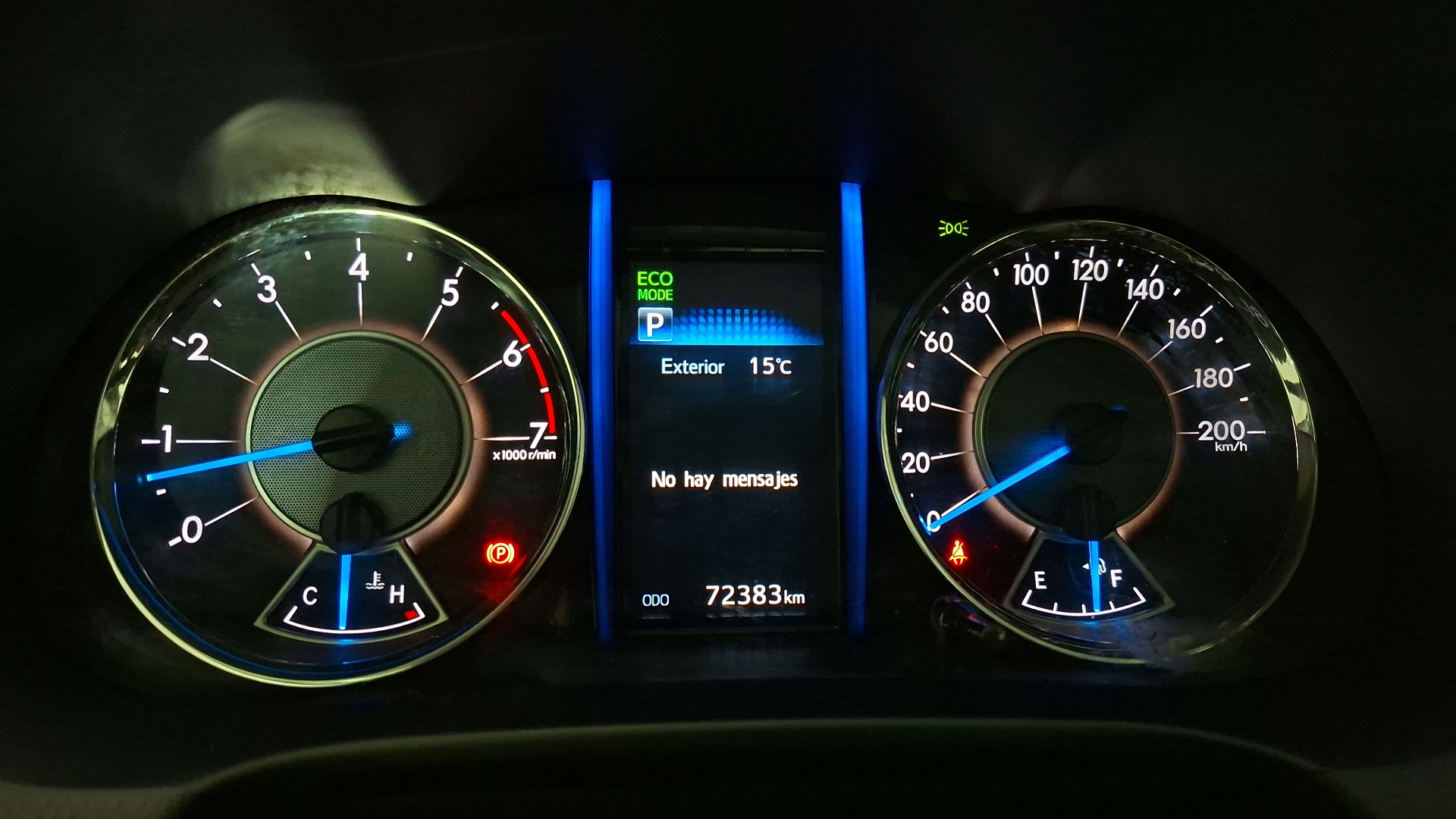 Toyota Fortuner — foto 9 de 17