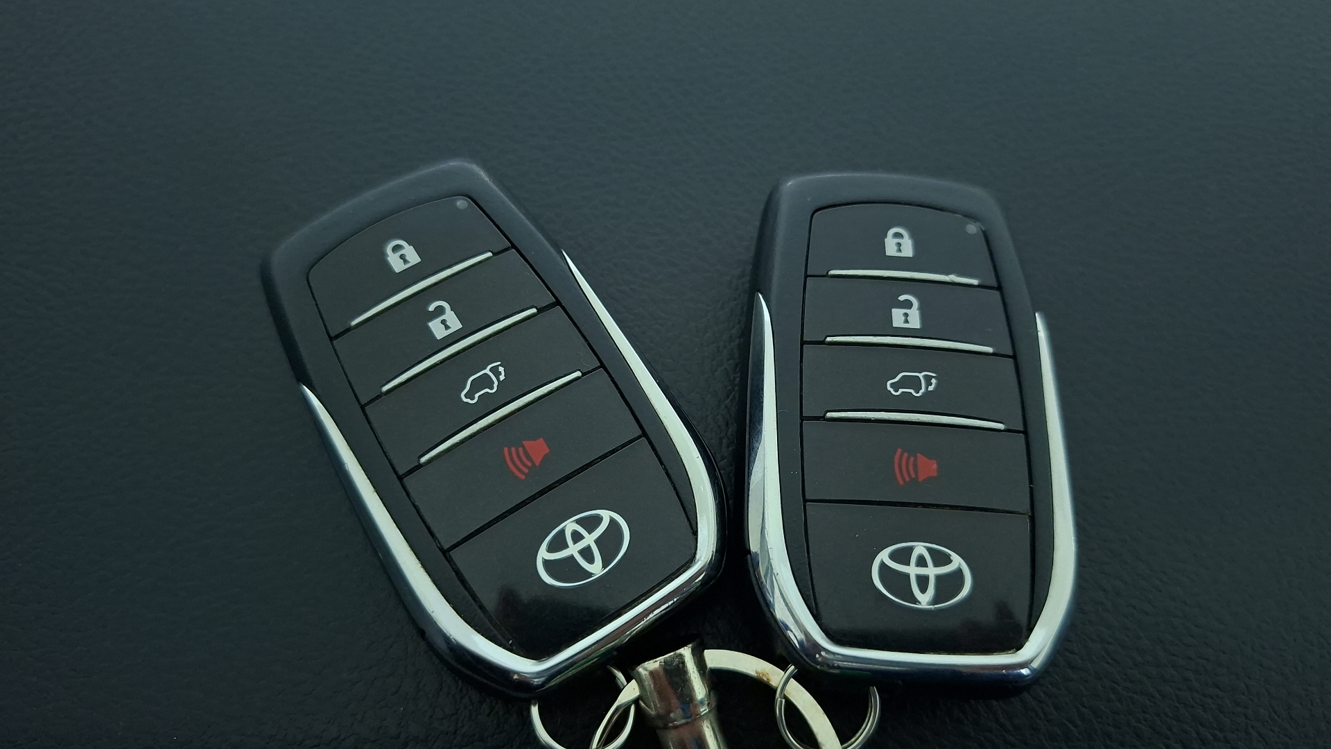 Toyota Fortuner — foto 17 de 17