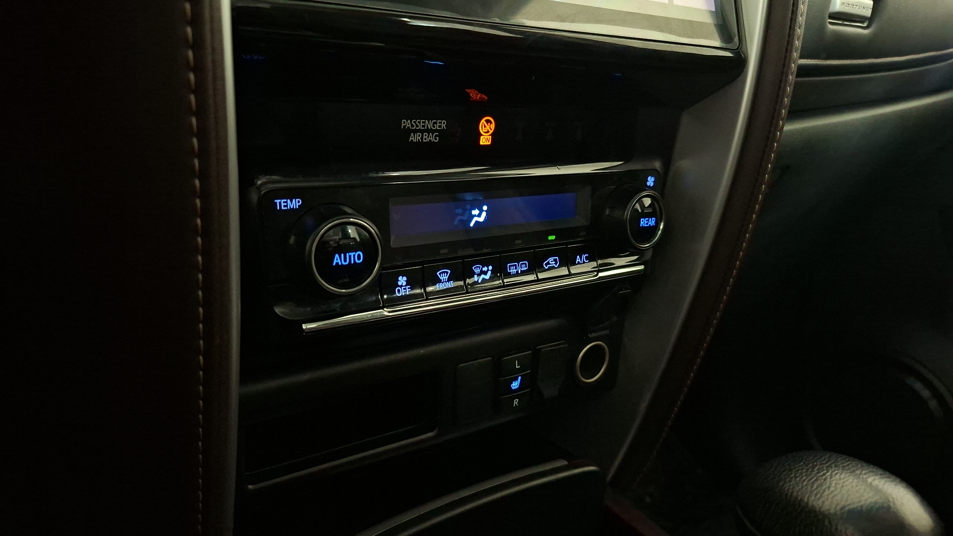Toyota Fortuner — foto 16 de 17