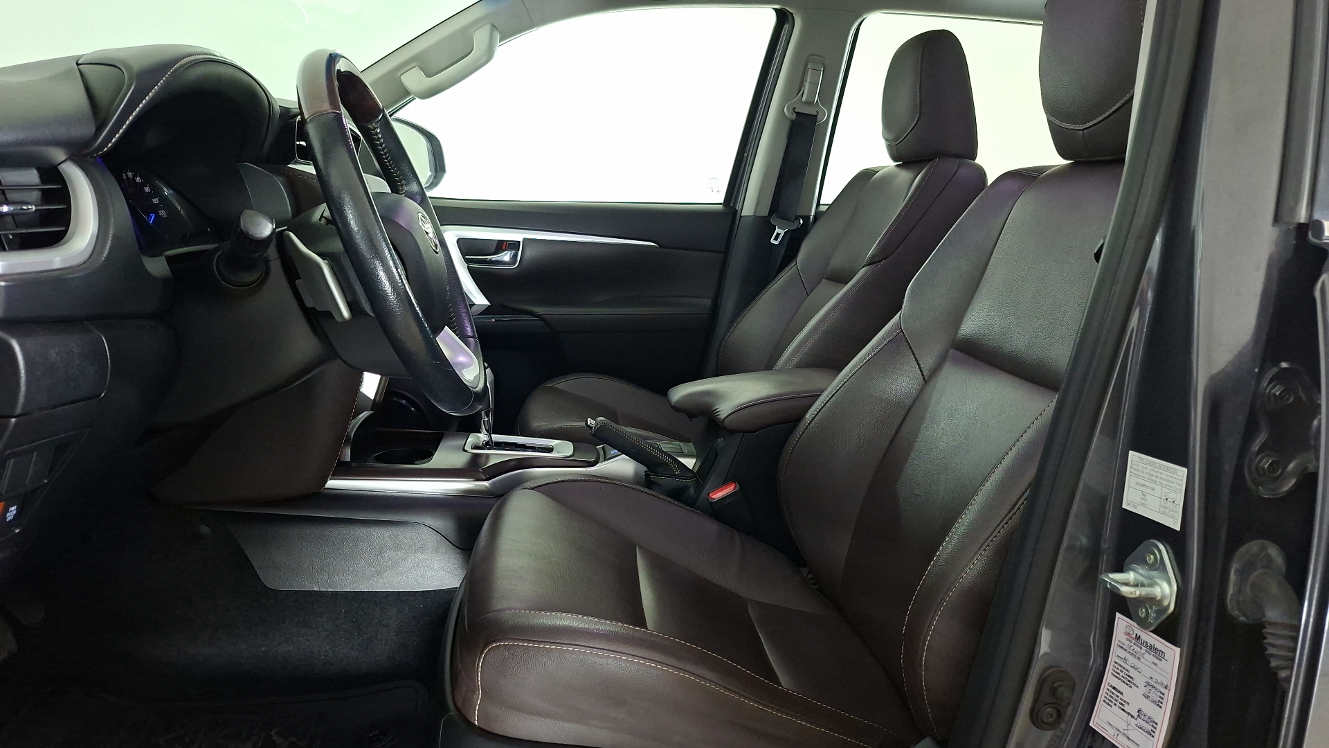 Toyota Fortuner — foto 13 de 17