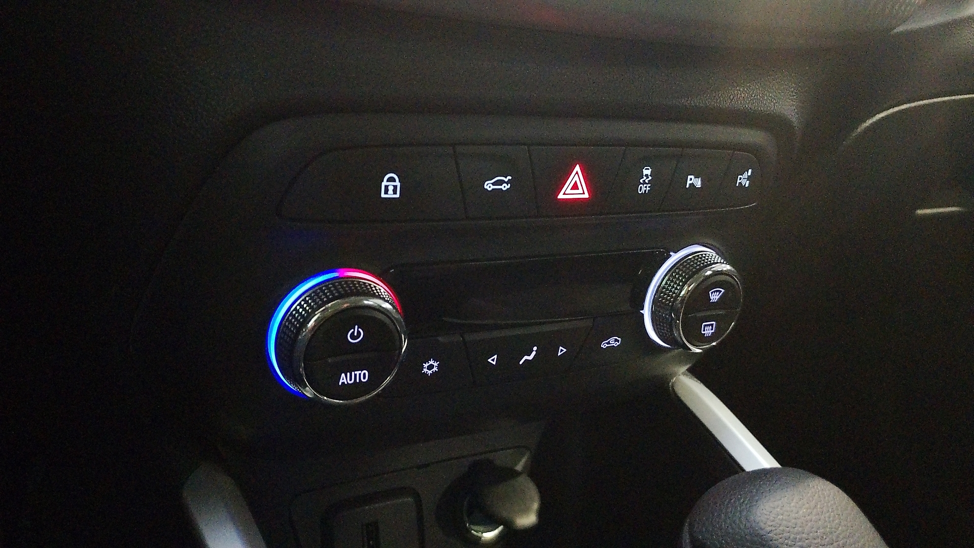 Chevrolet Onix — foto 15 de 16