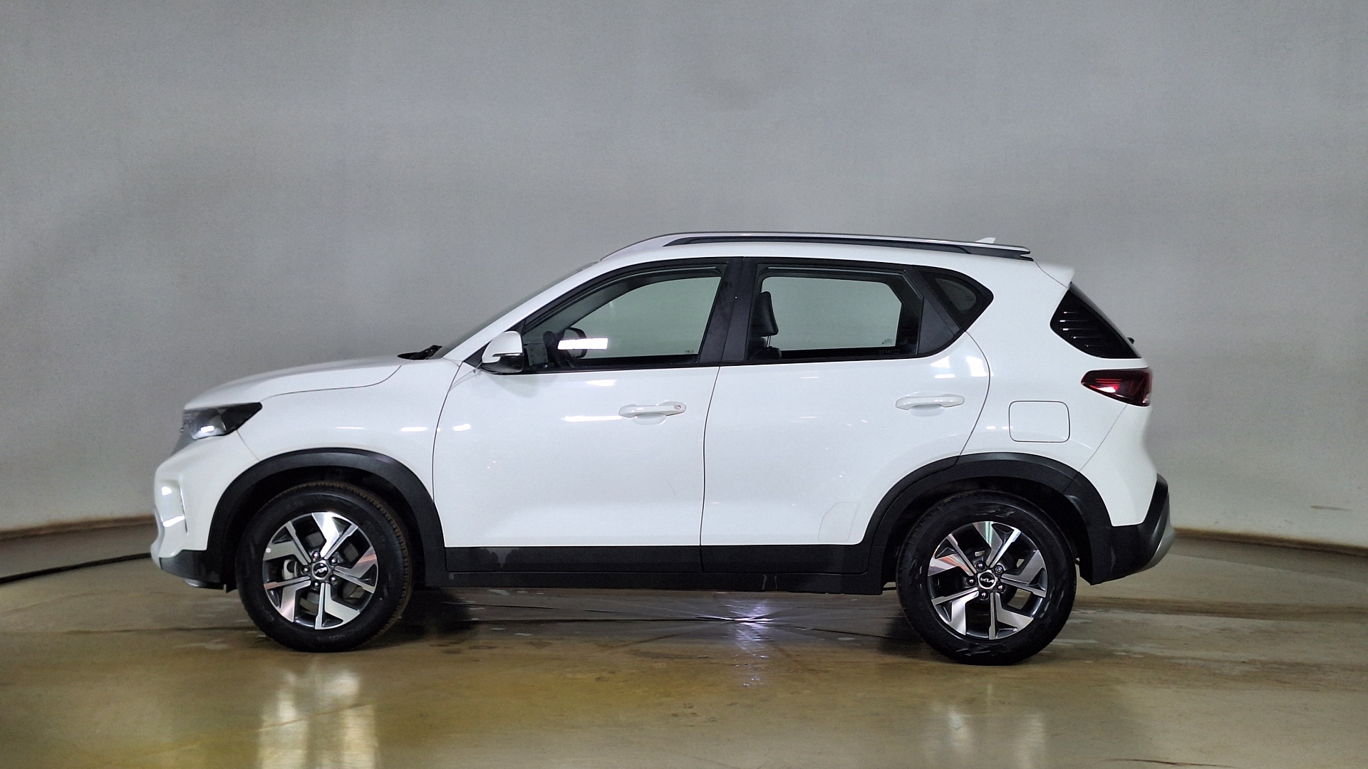 KIA Sonet — foto 7 de 16