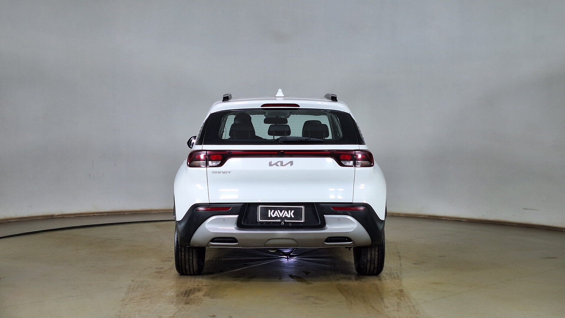 KIA Sonet — foto 5 de 16