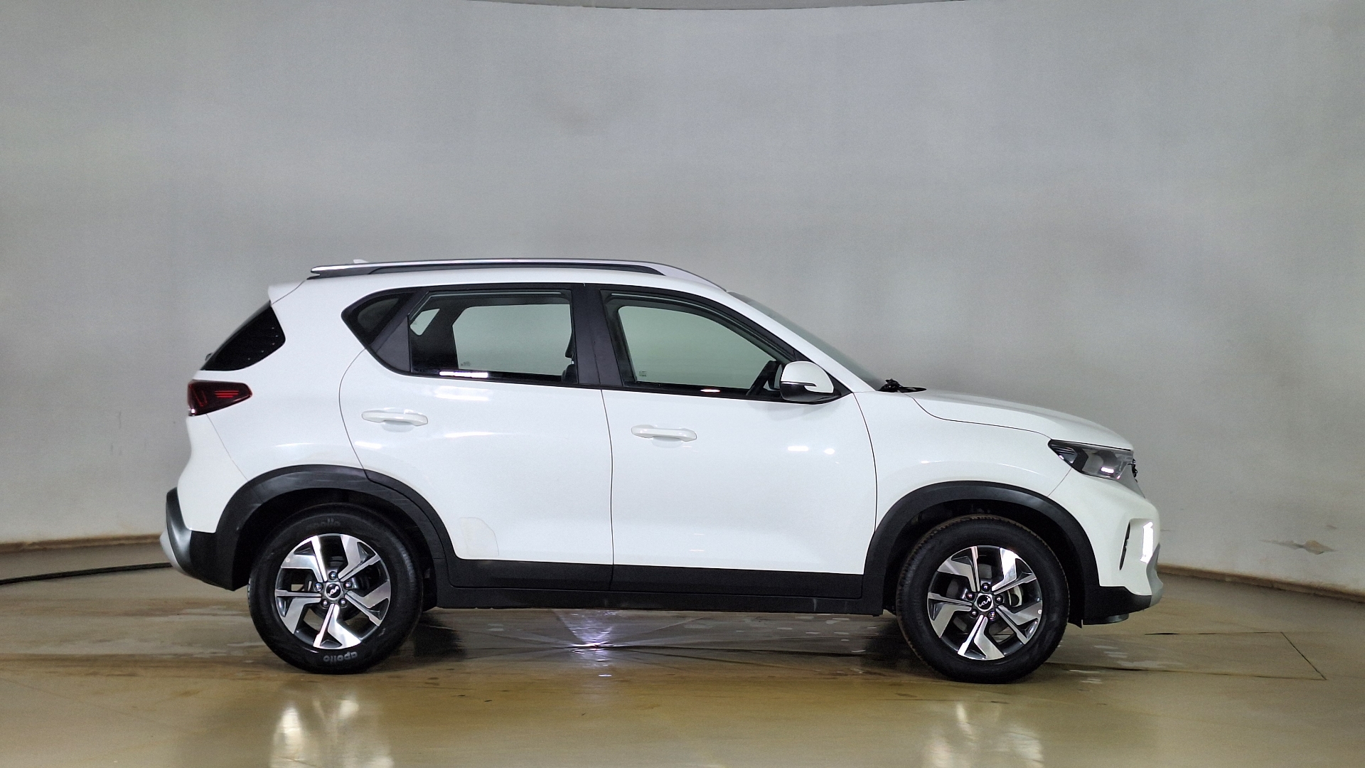 KIA Sonet — foto 4 de 16