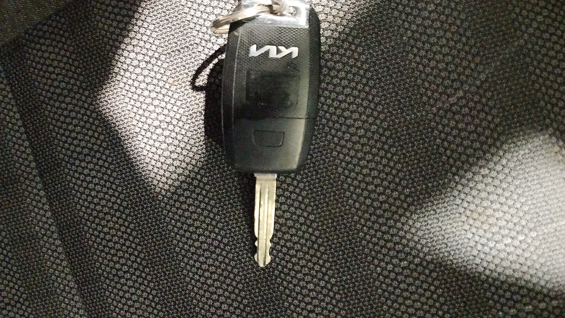 KIA Sonet — foto 16 de 16