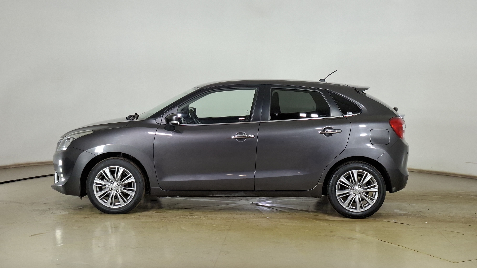 Suzuki Baleno — foto 7 de 16