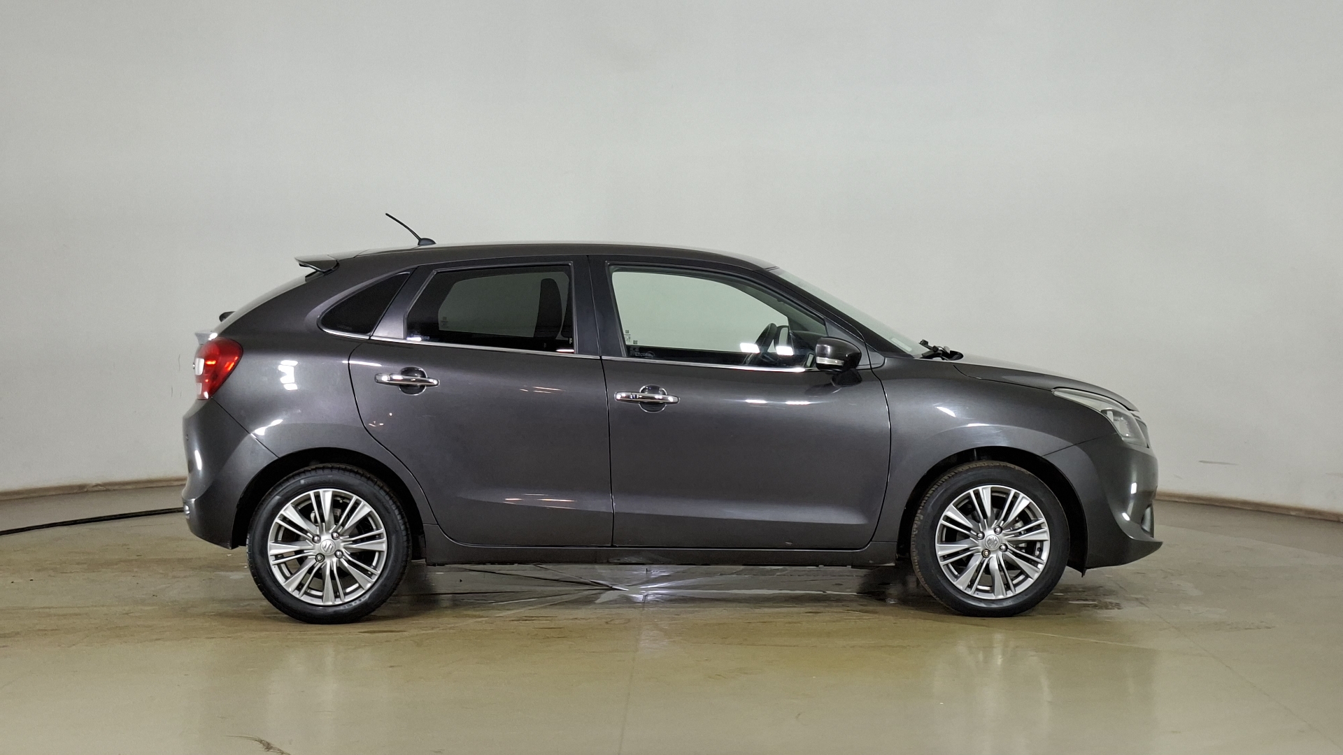Suzuki Baleno — foto 4 de 16