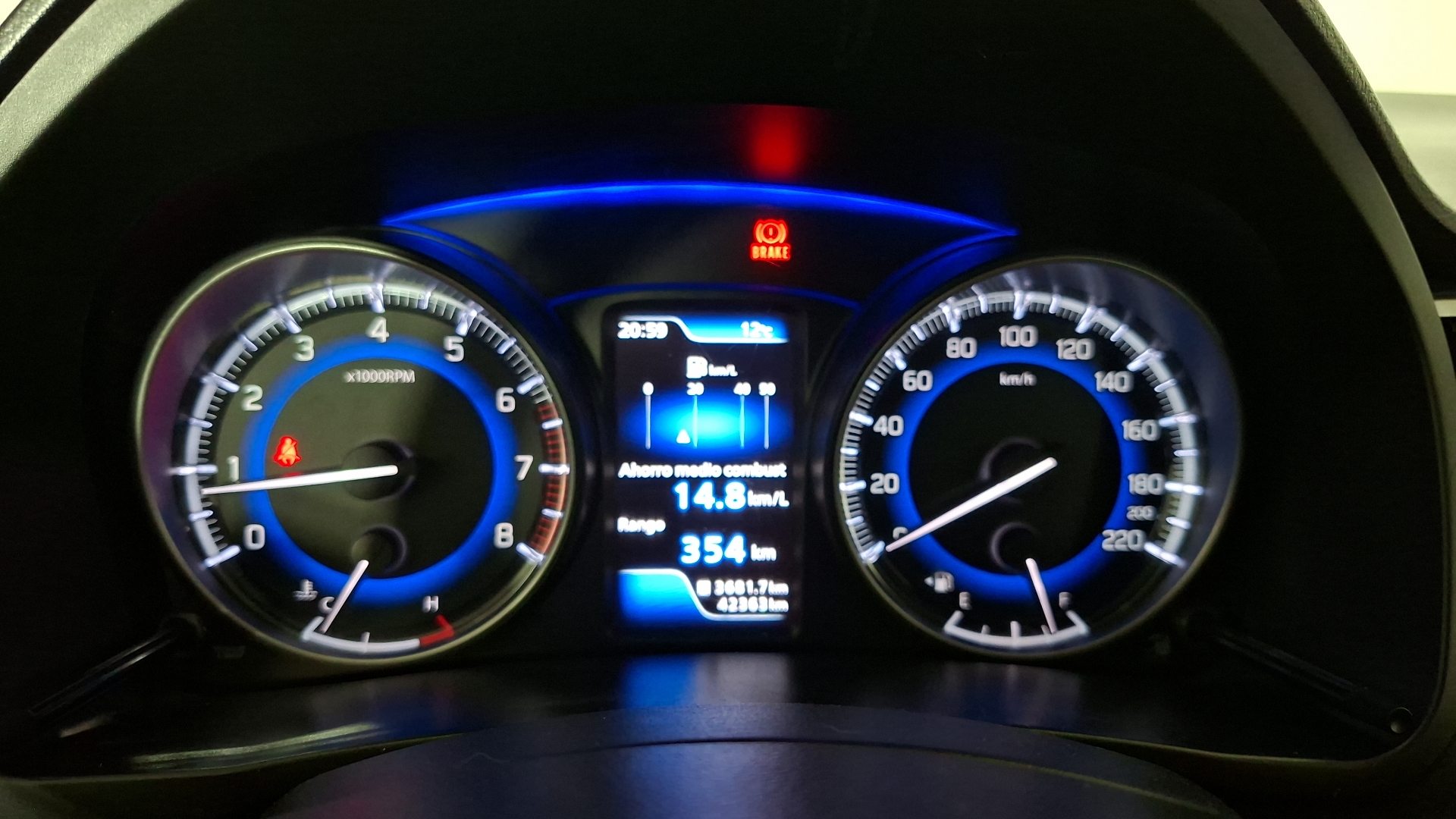 Suzuki Baleno — foto 9 de 16