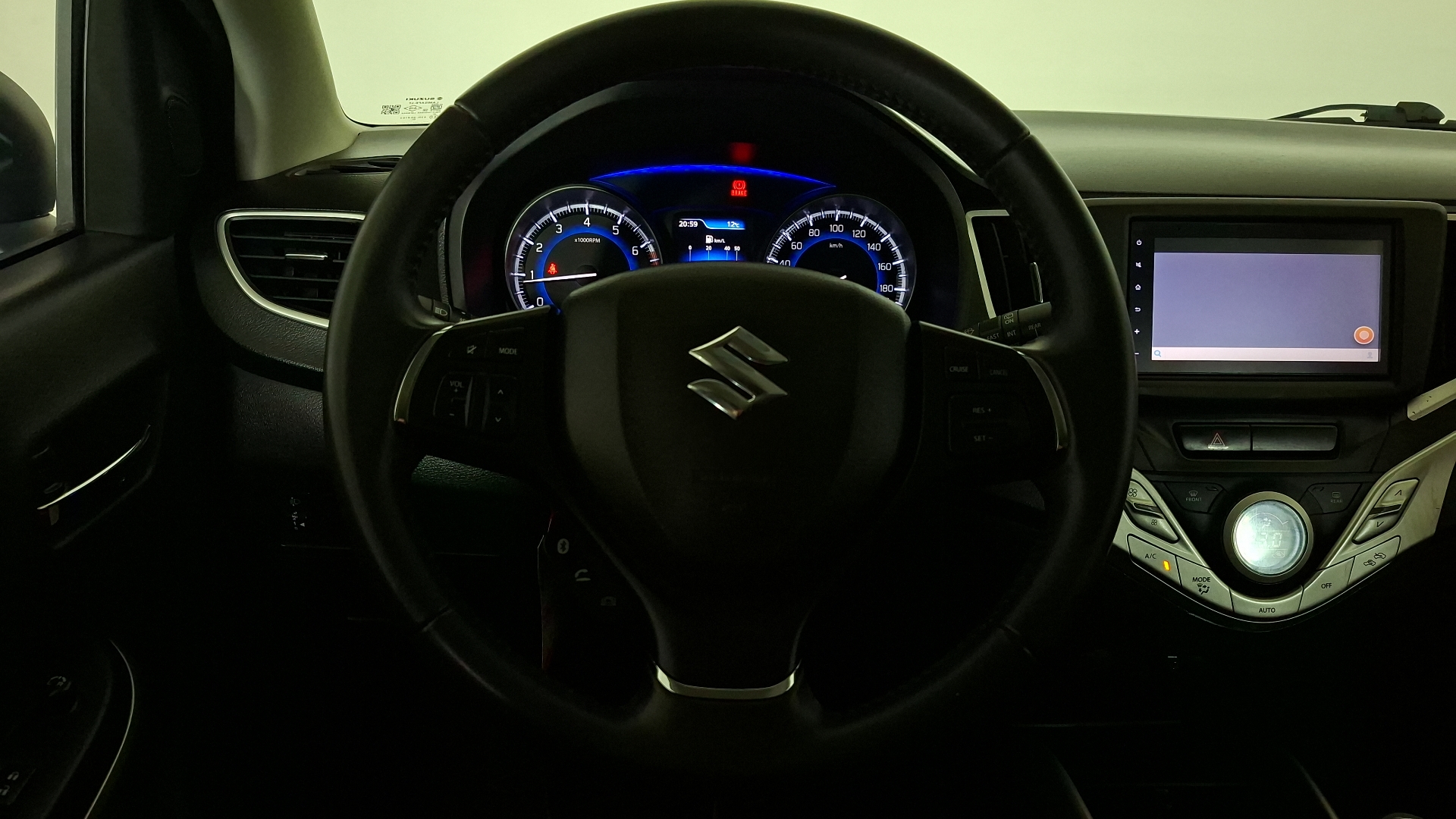 Suzuki Baleno — foto 8 de 16