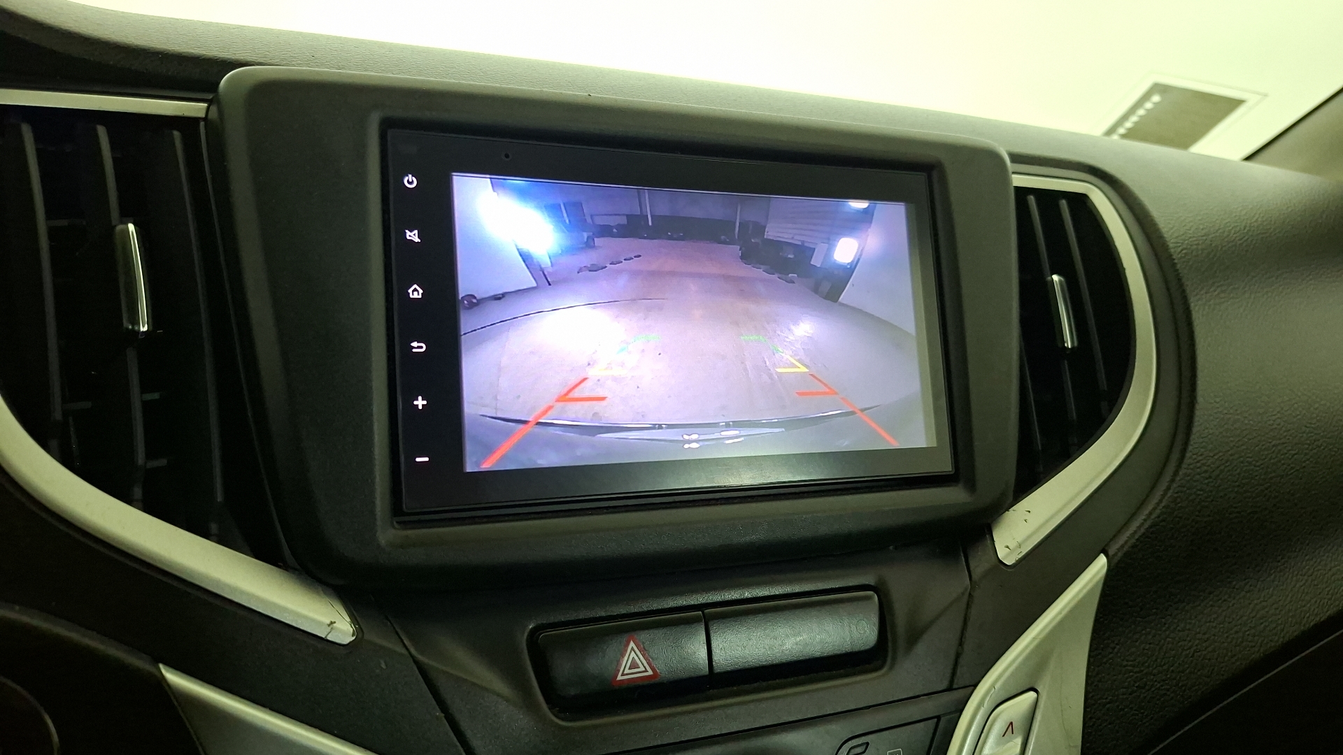 Suzuki Baleno — foto 12 de 16