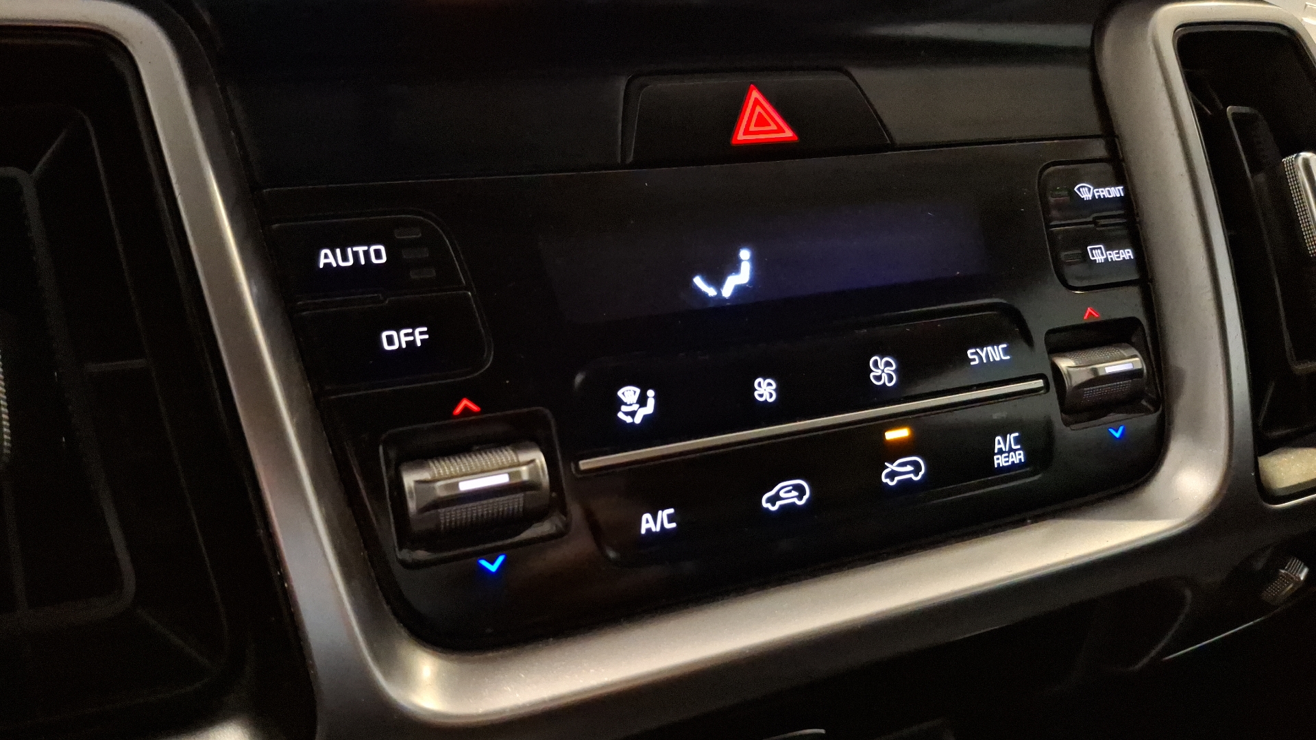 KIA Sorento — foto 15 de 16