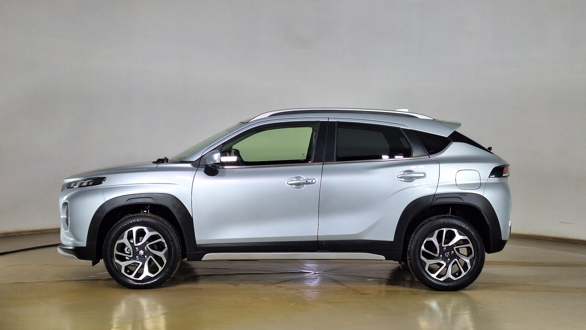 Suzuki Fronx — foto 7 de 16