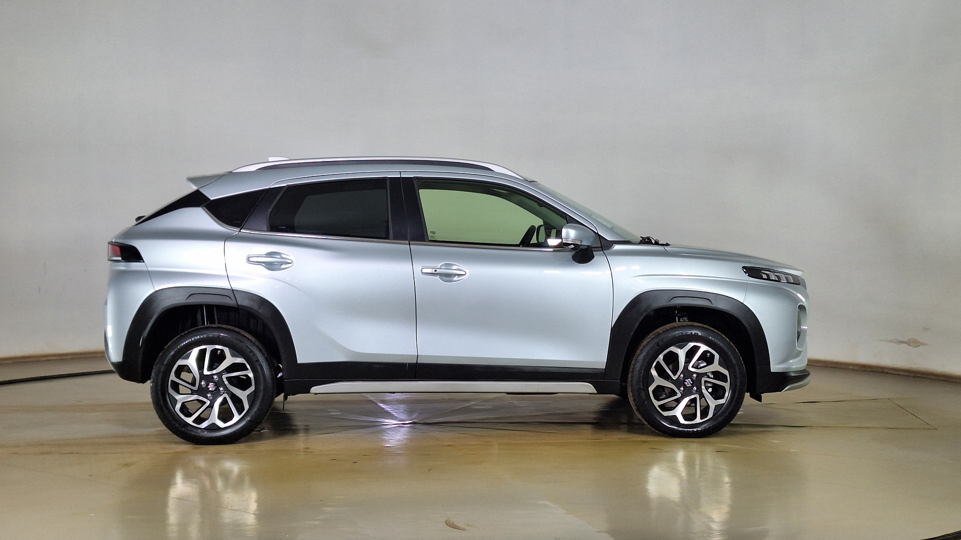 Suzuki Fronx — foto 4 de 16