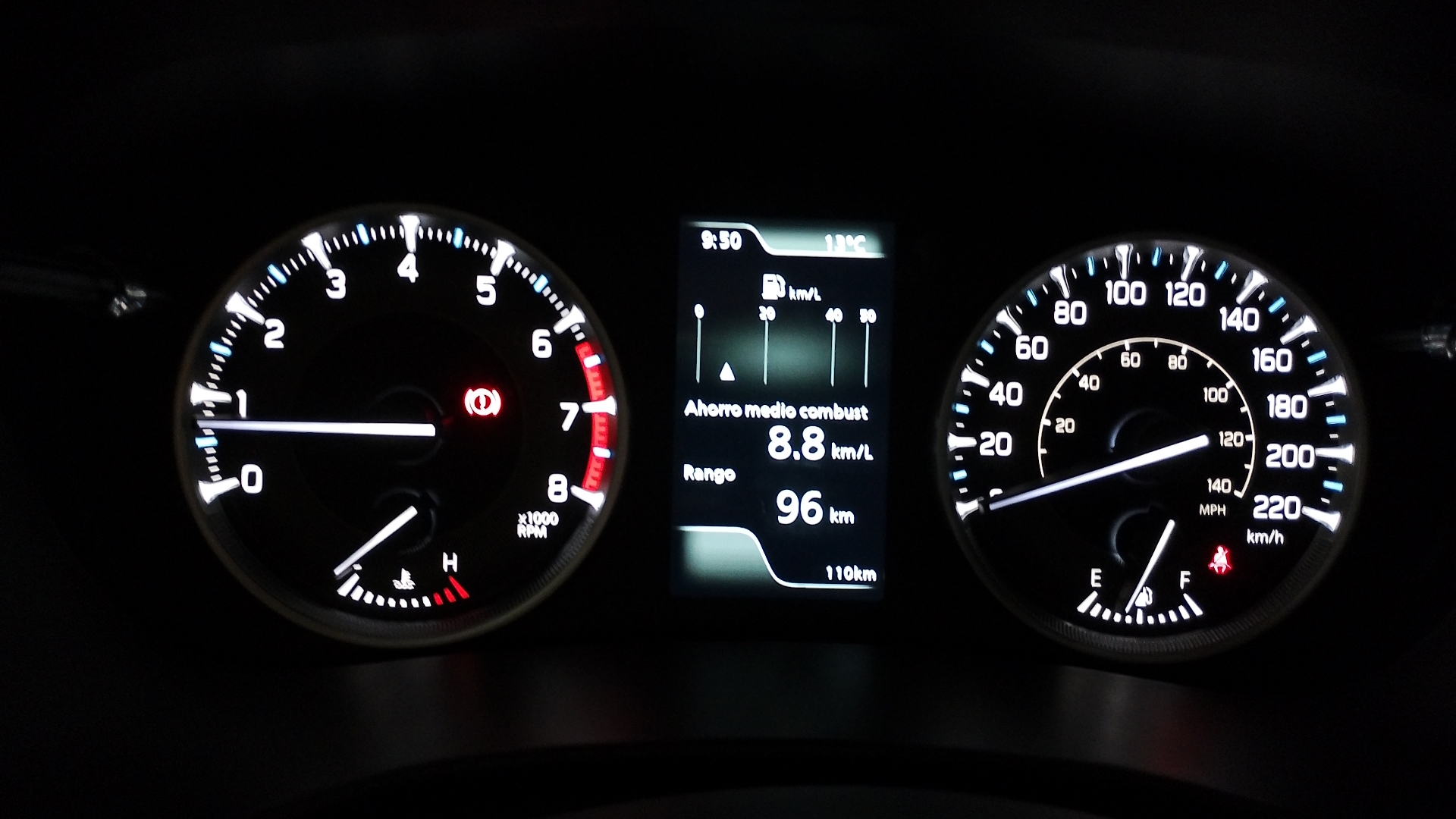 Suzuki Fronx — foto 9 de 16