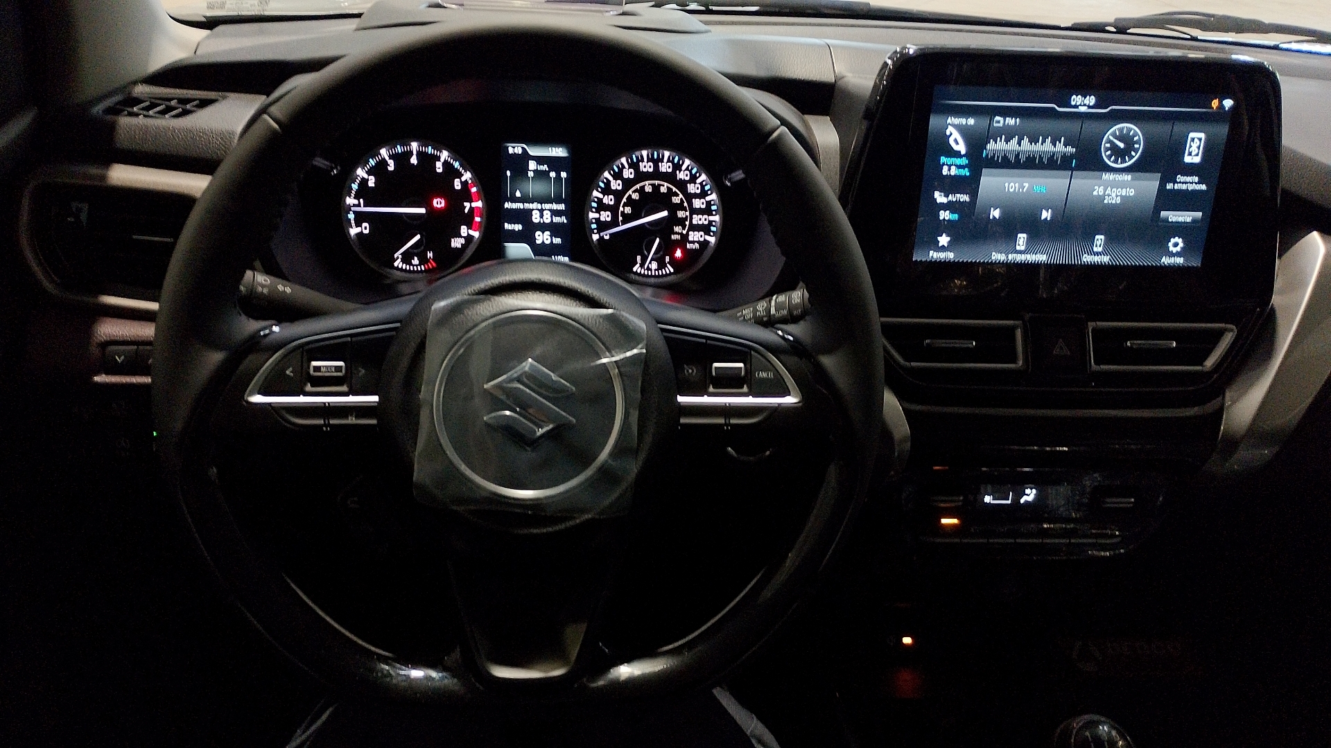 Suzuki Fronx — foto 8 de 16