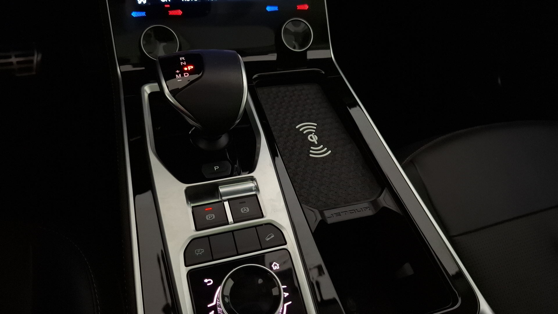 Jetour X90 Plus — foto 11 de 18