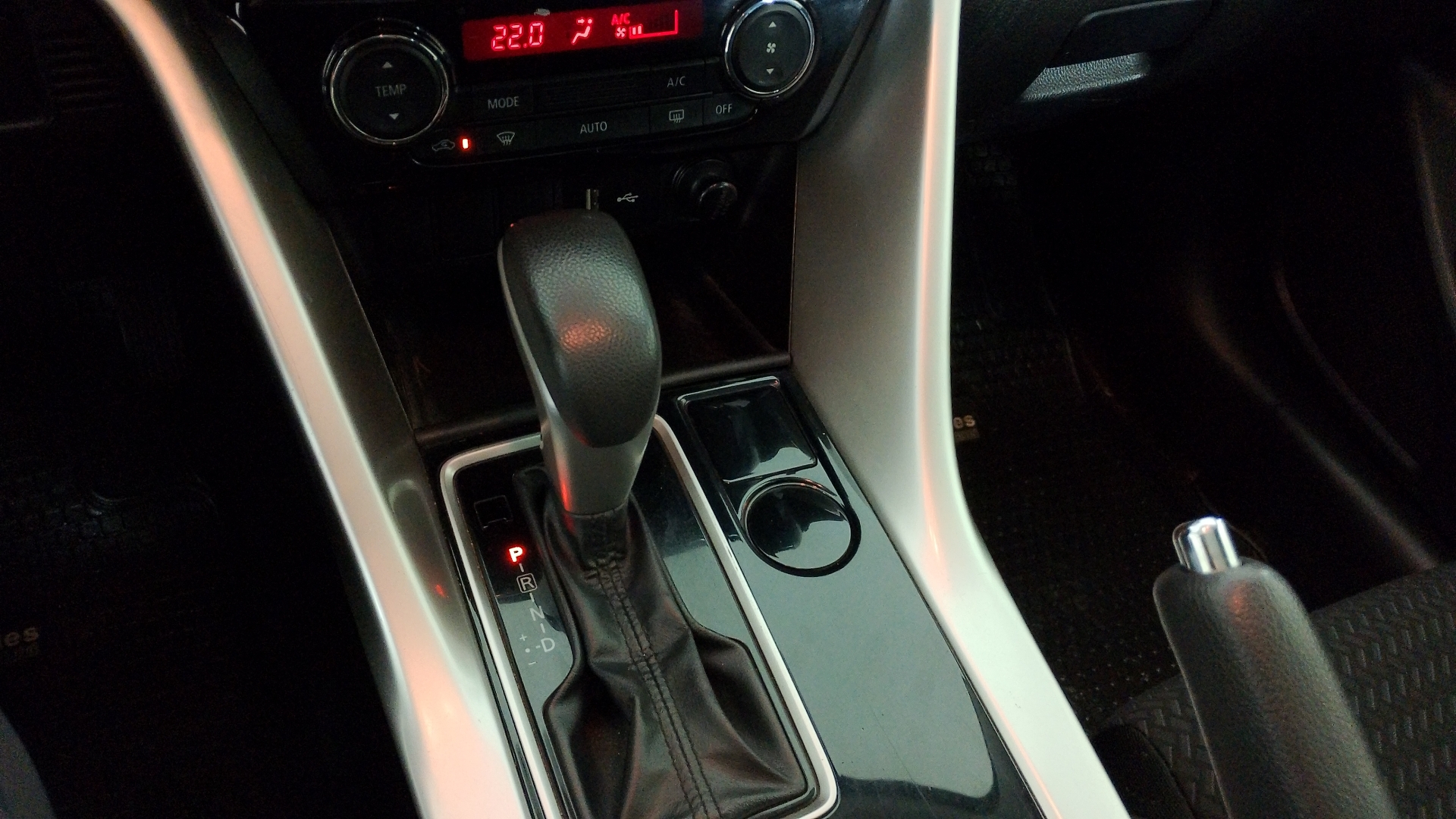 Mitsubishi Eclipse Cross — foto 11 de 16