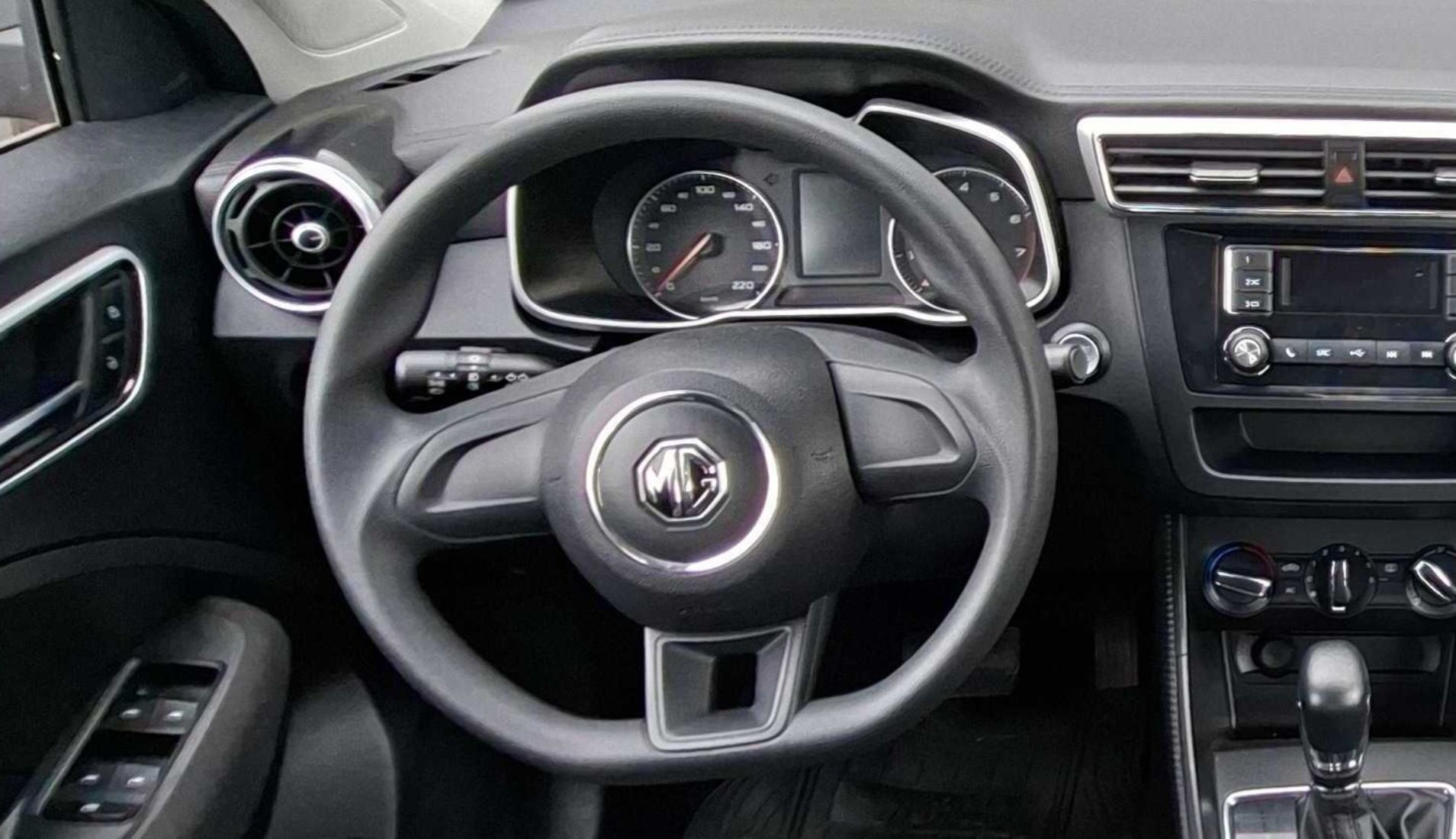 MG Zs — foto 8 de 15