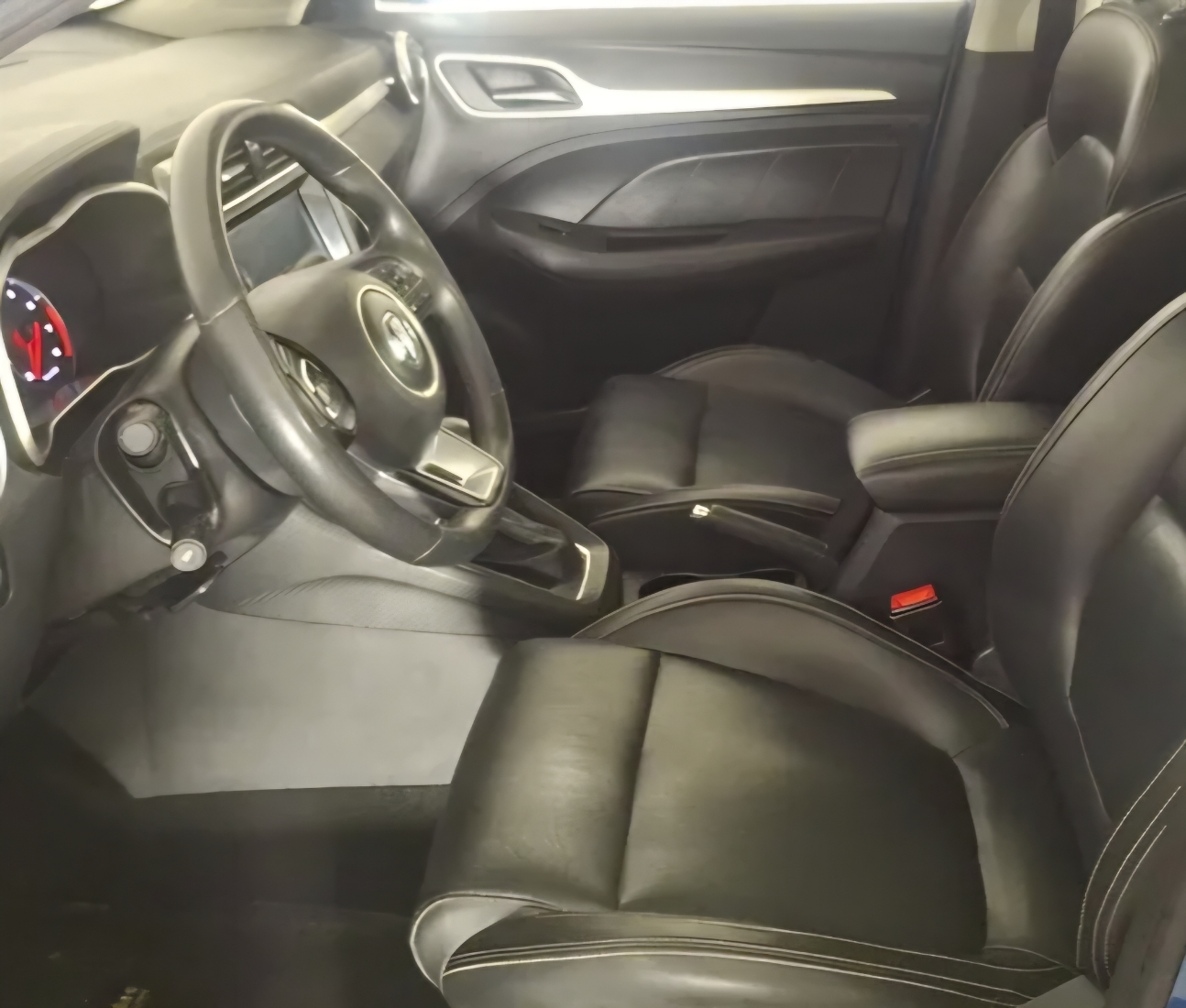 MG Zs — foto 12 de 15
