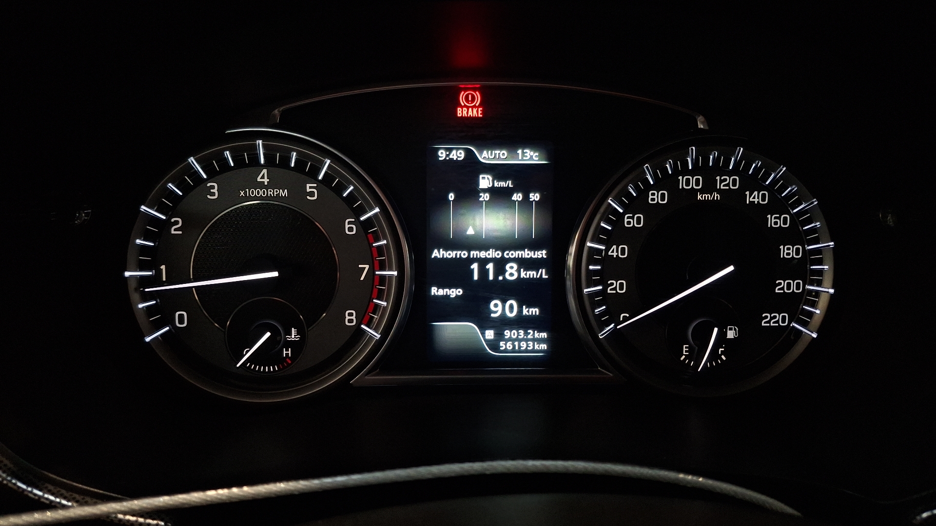 Suzuki Vitara — foto 9 de 16