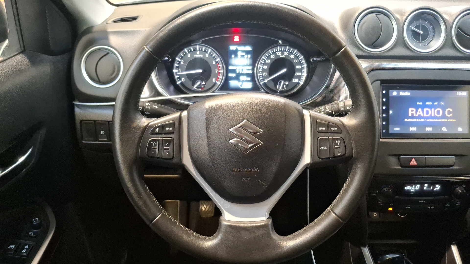 Suzuki Vitara — foto 8 de 16