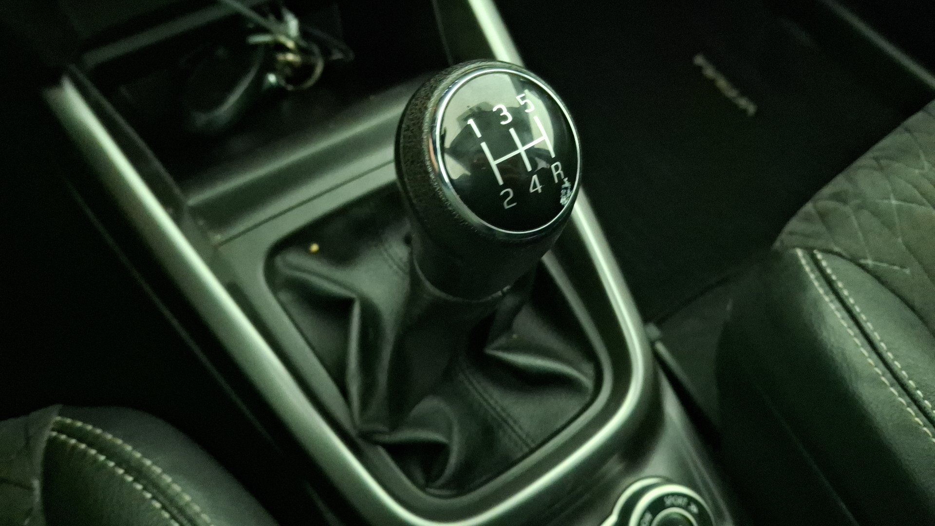 Suzuki Vitara — foto 11 de 16
