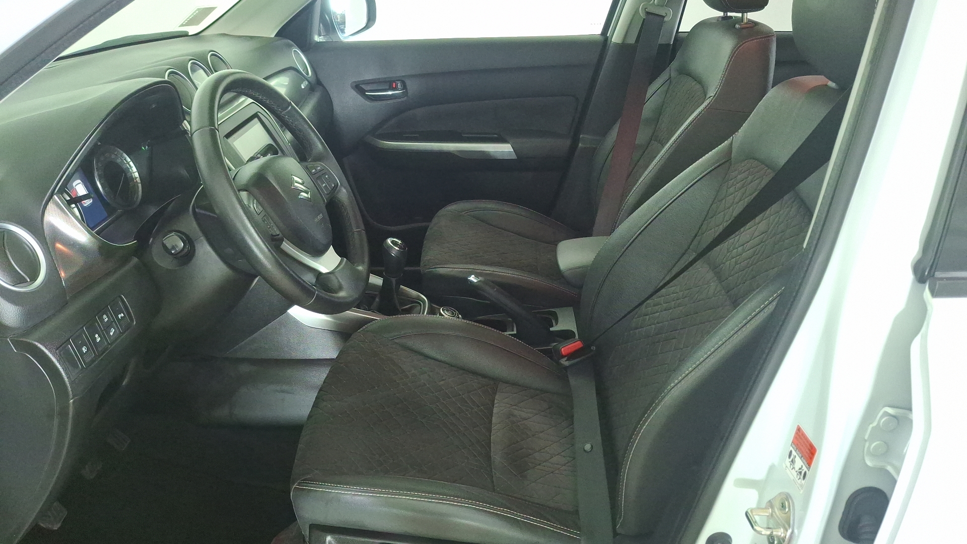 Suzuki Vitara — foto 13 de 16