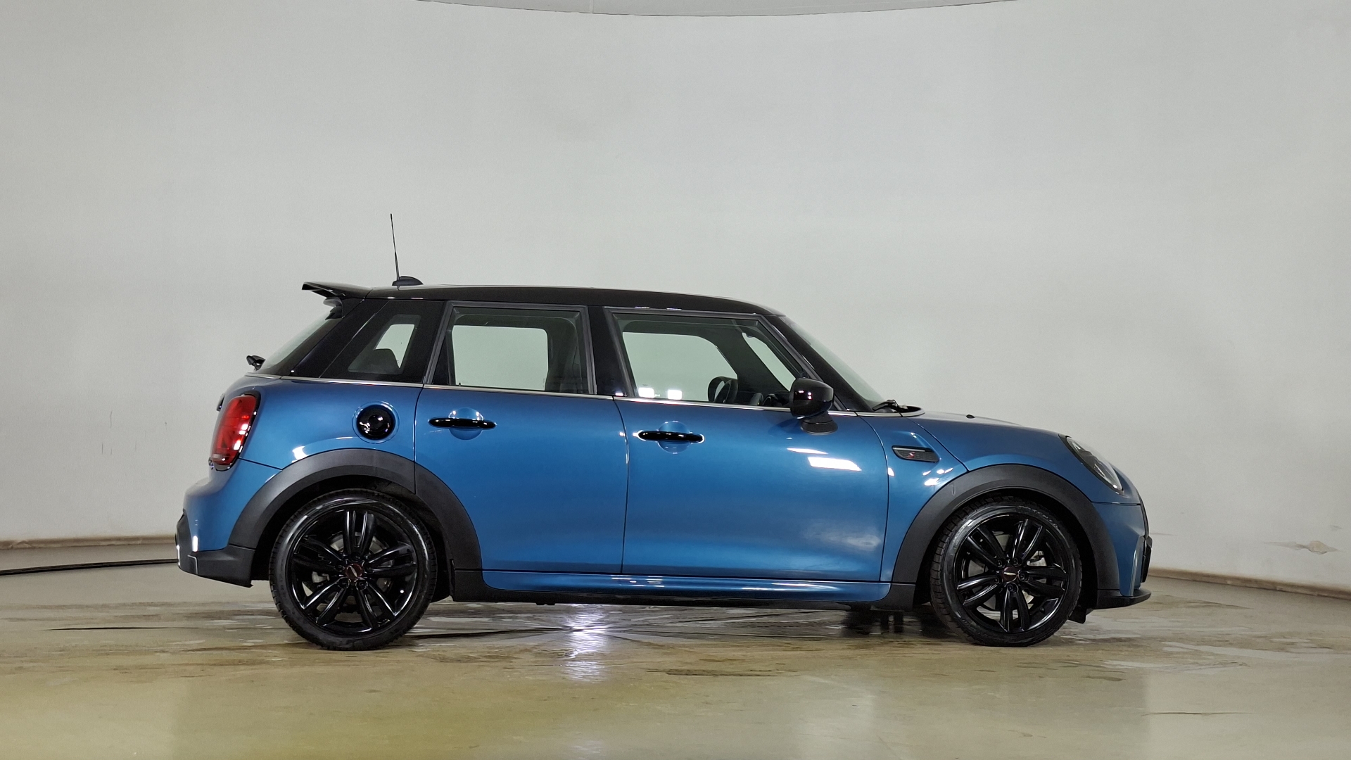 MINI Cooper — foto 4 de 17