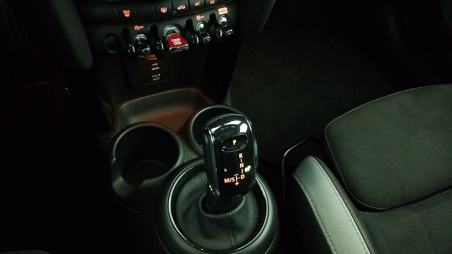 MINI Cooper — foto 11 de 17
