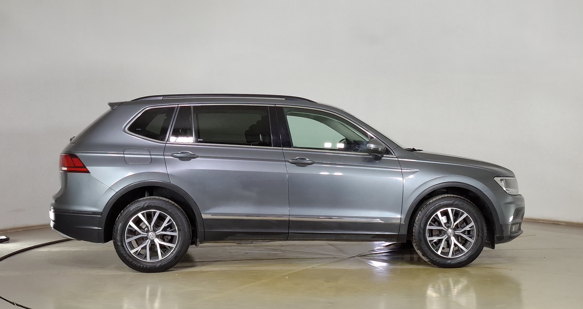 Volkswagen Tiguan — foto 4 de 17
