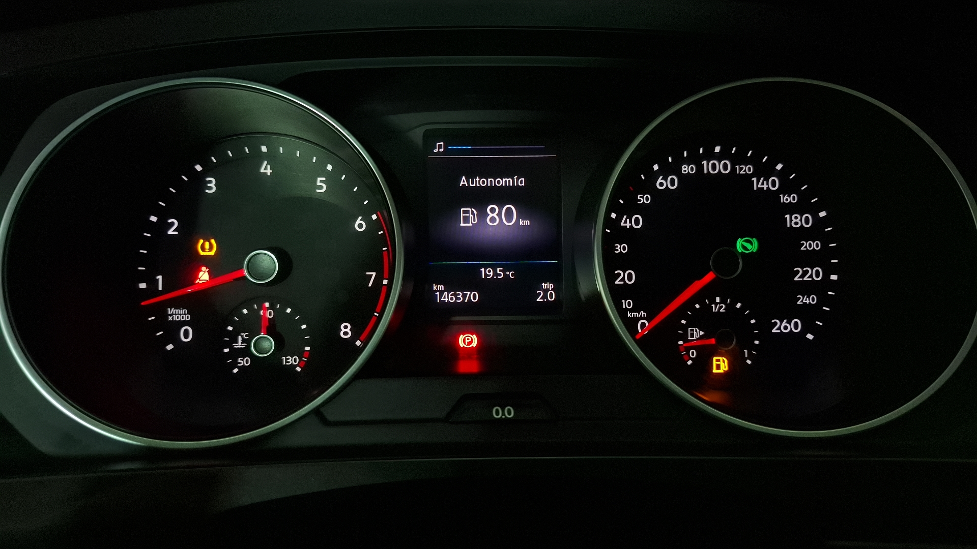 Volkswagen Tiguan — foto 9 de 17