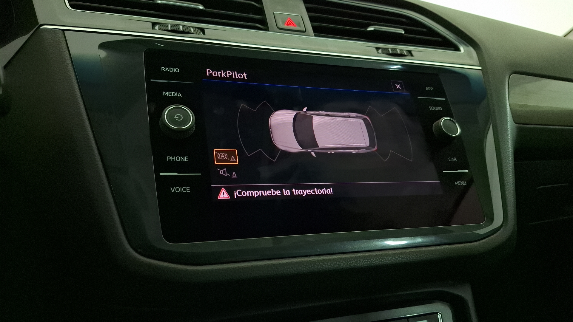 Volkswagen Tiguan — foto 12 de 17