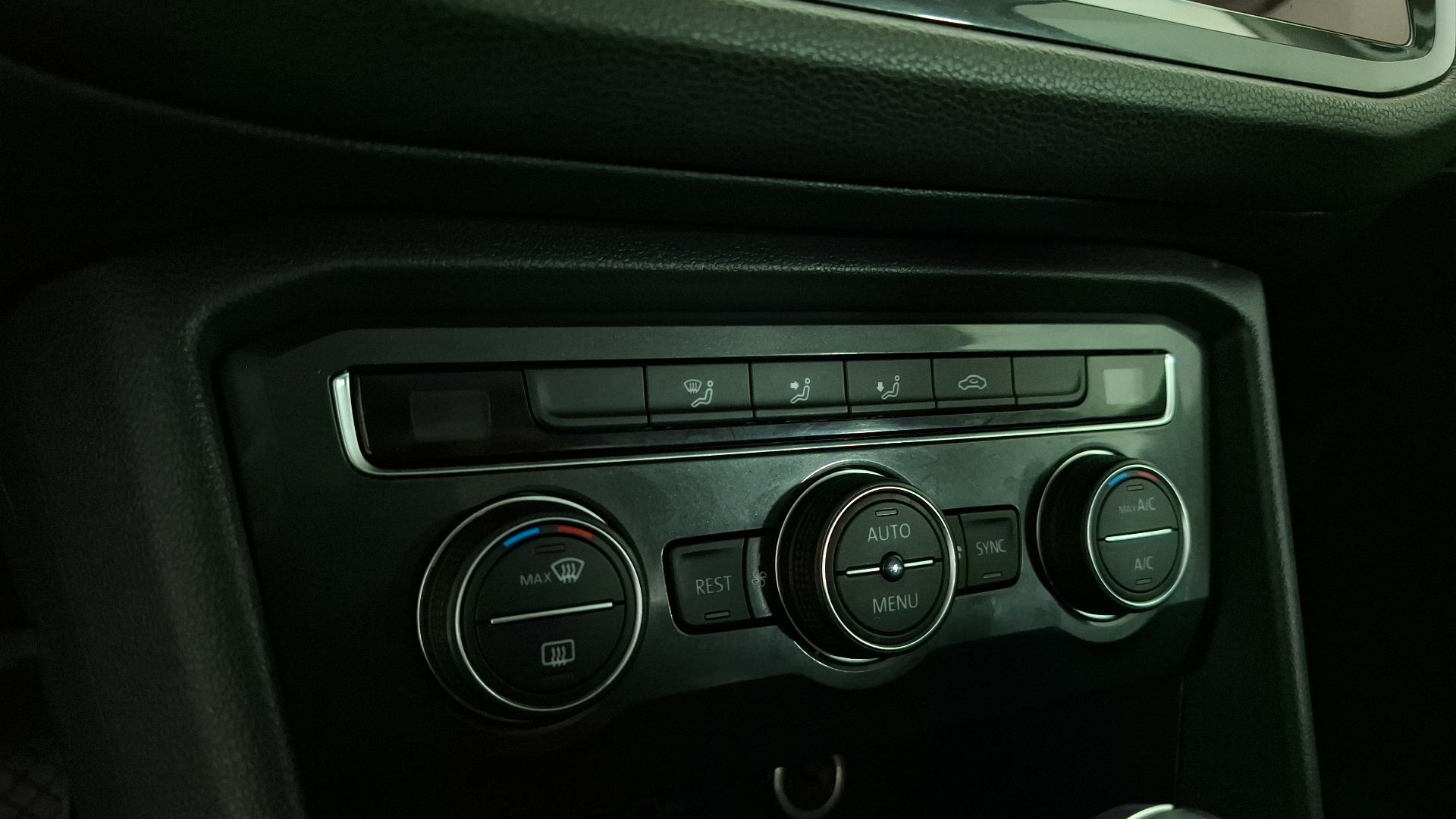 Volkswagen Tiguan — foto 16 de 17