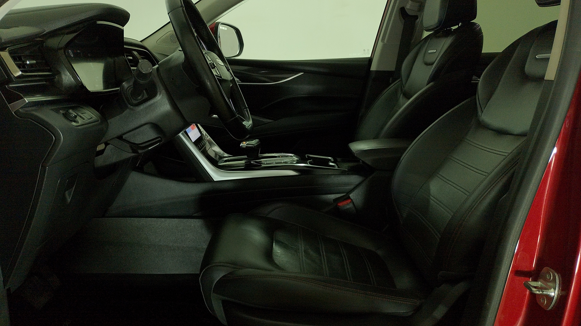 Maxus Euniq 6 — foto 14 de 17