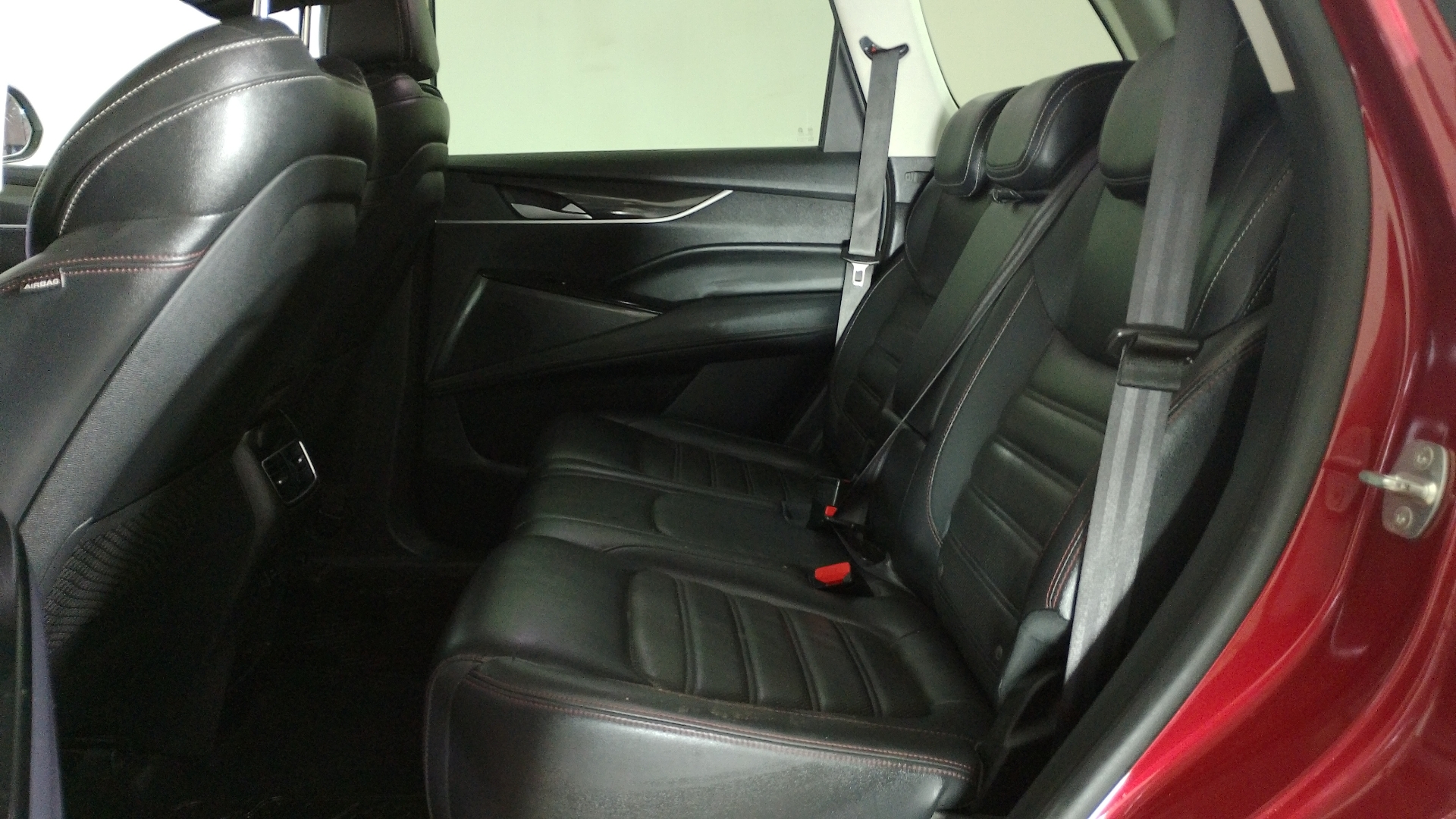 Maxus Euniq 6 — foto 15 de 17
