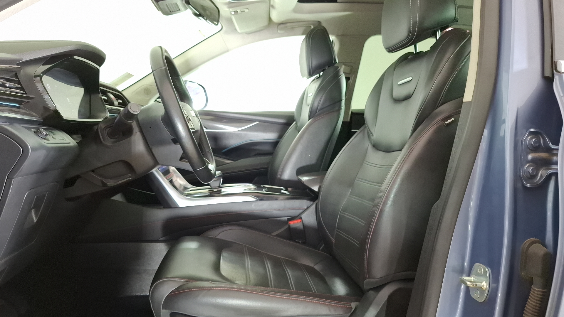Maxus Euniq 6 — foto 8 de 11