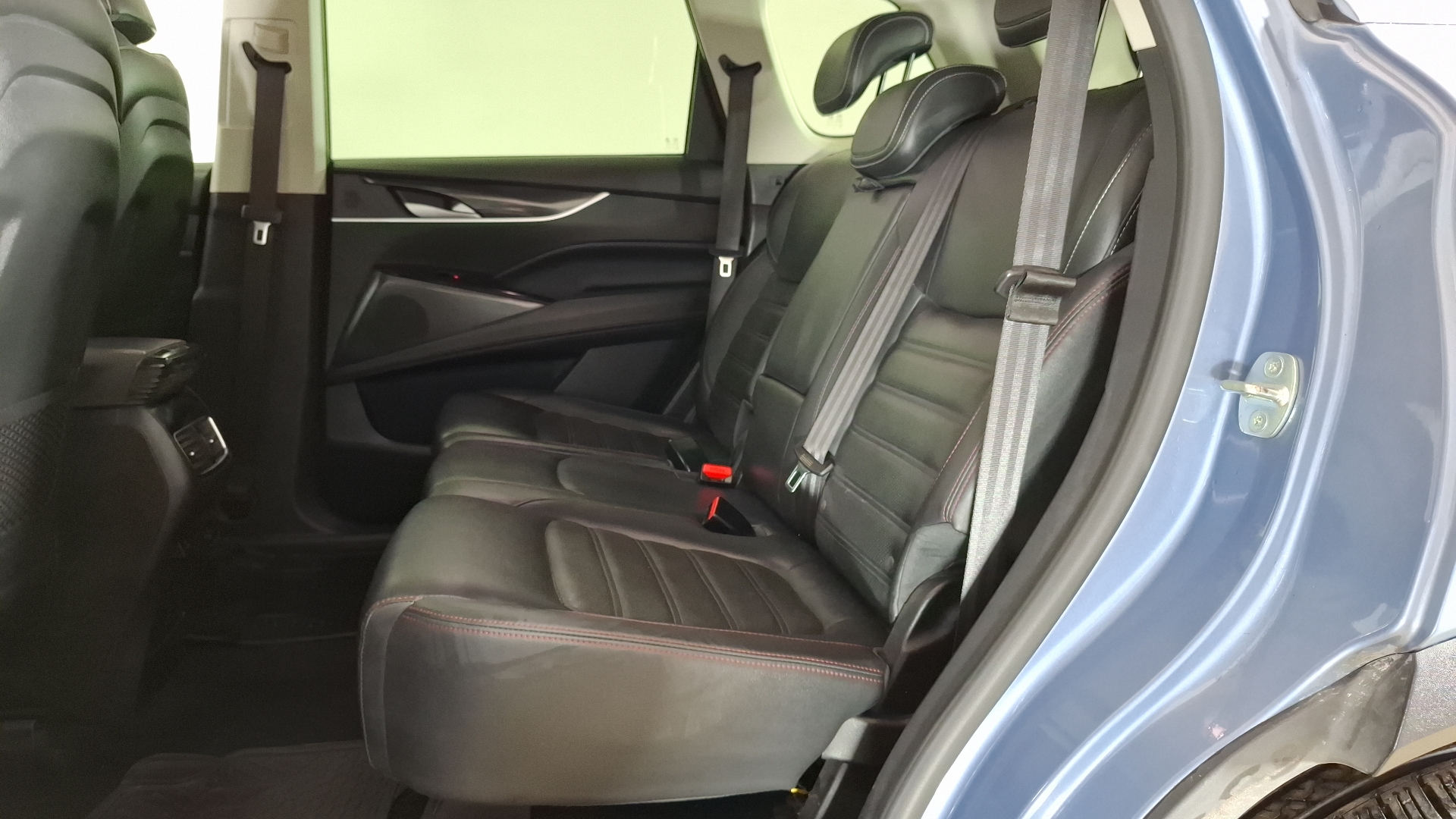 Maxus Euniq 6 — foto 9 de 11