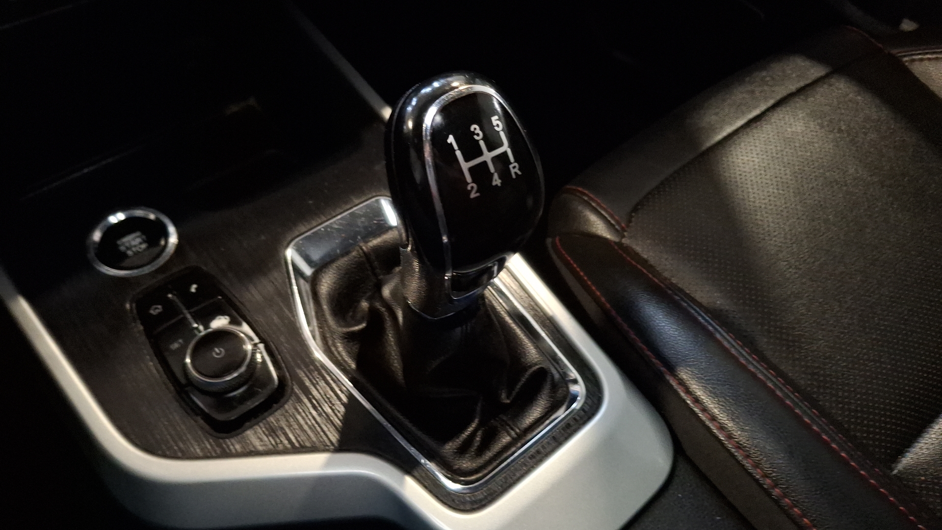 Chery Tiggo 3 — foto 11 de 16