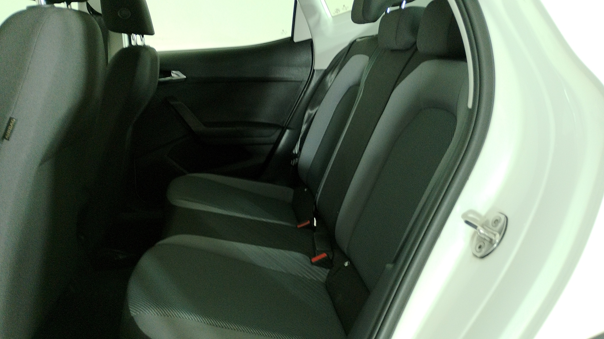 SEAT Arona — foto 14 de 16