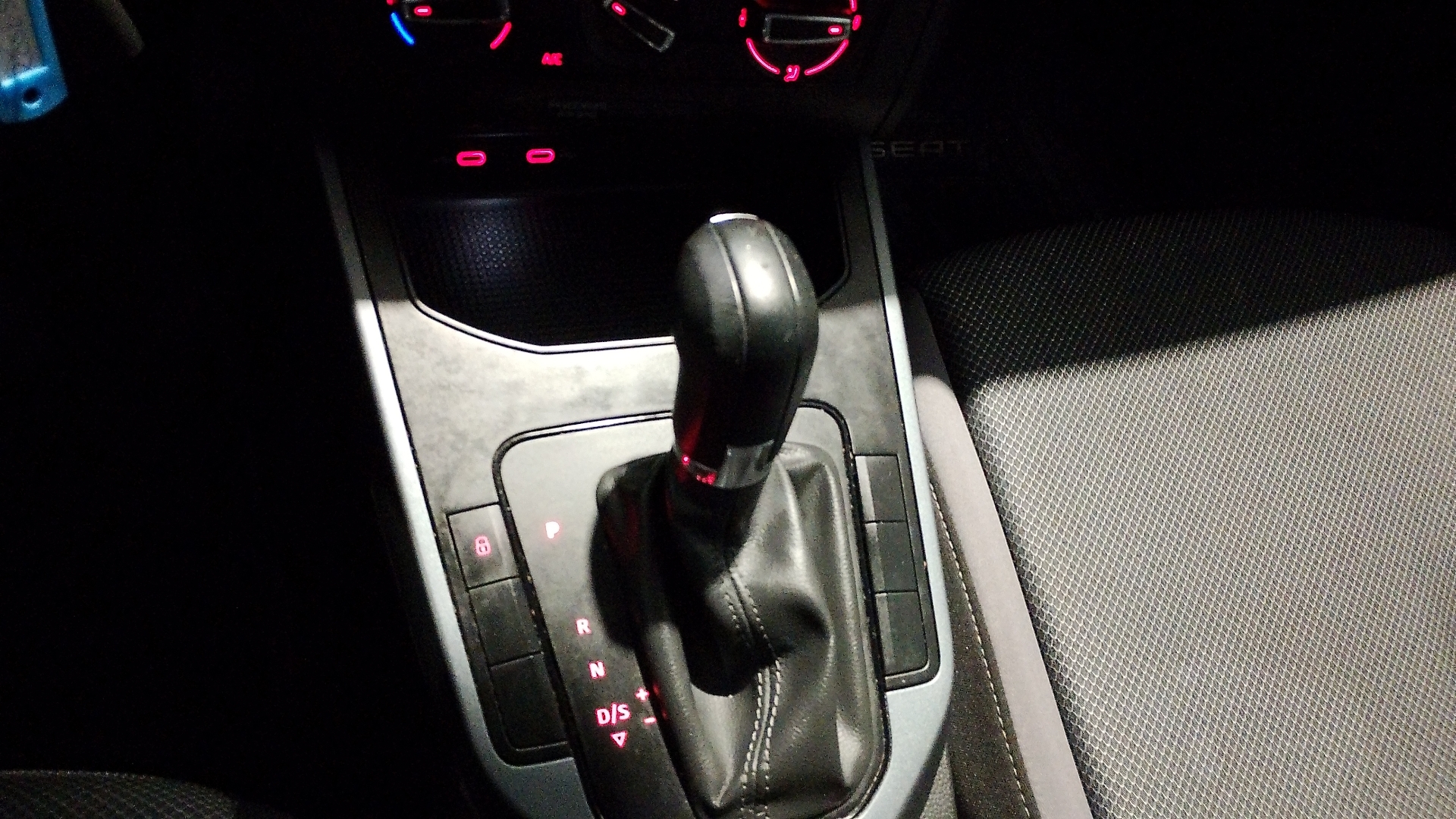 SEAT Arona — foto 11 de 16