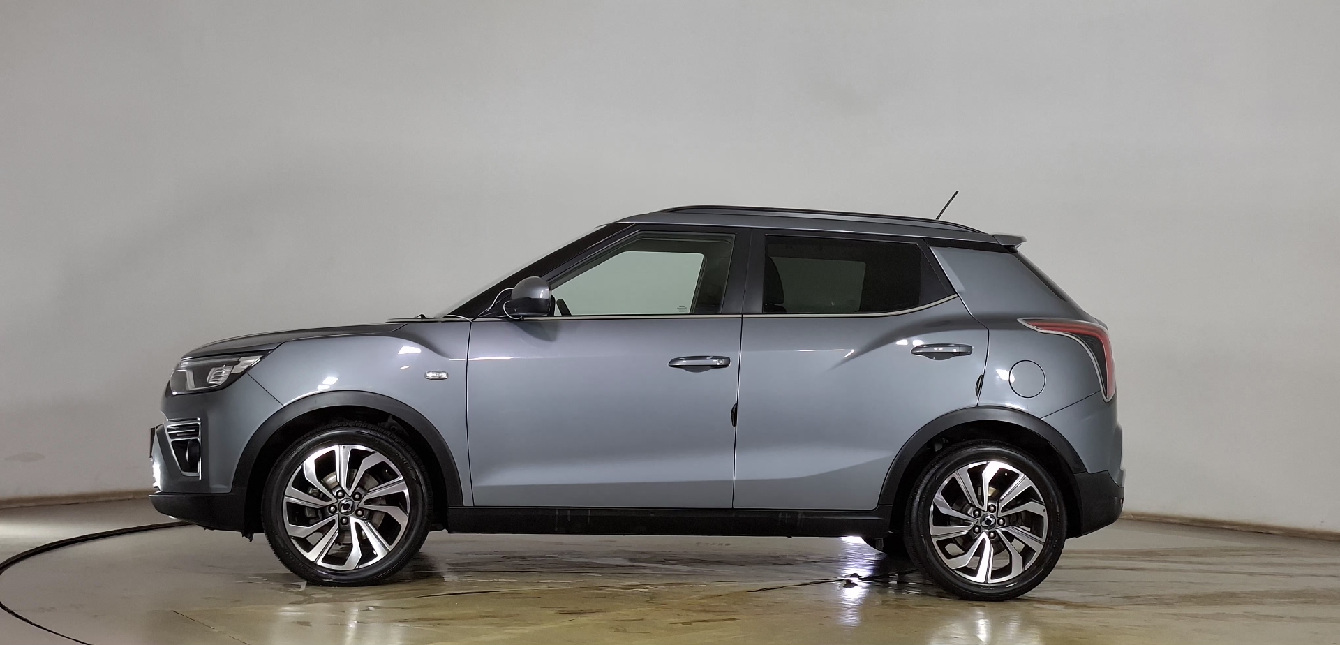 SsangYong Tivoli — foto 7 de 16