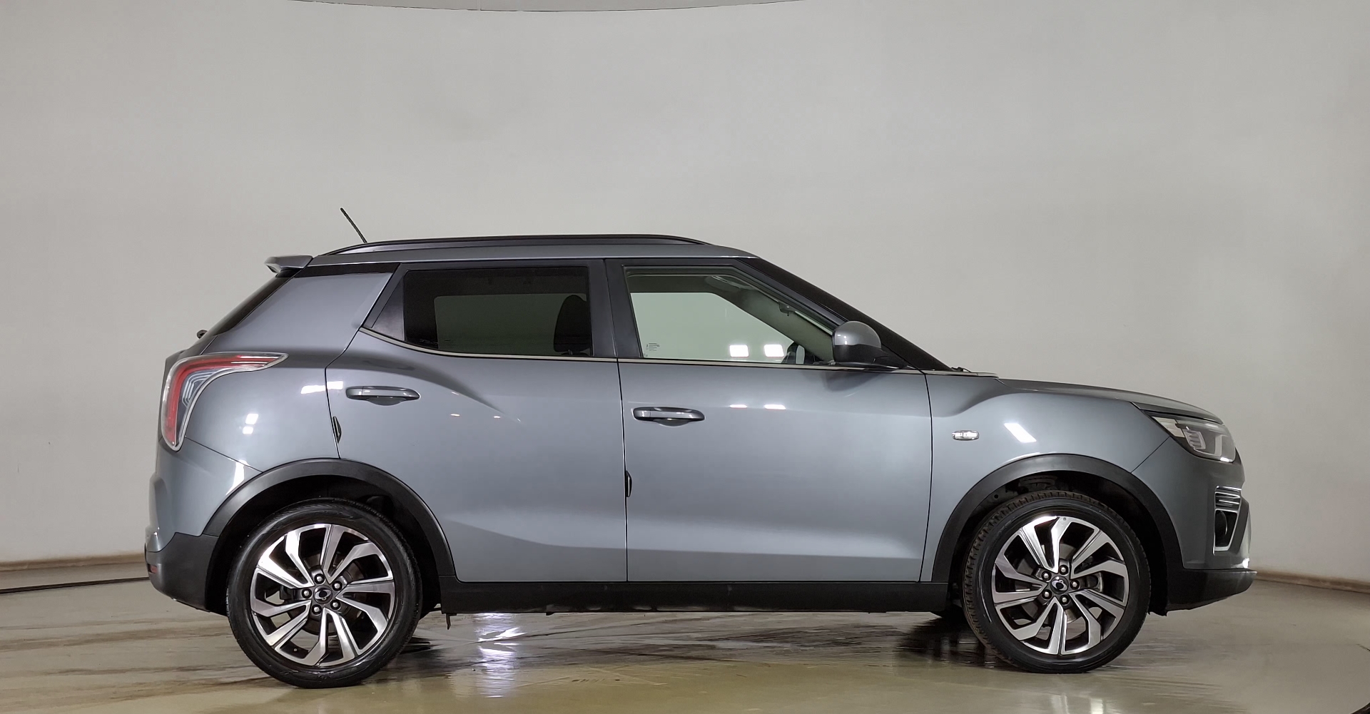 SsangYong Tivoli — foto 4 de 16