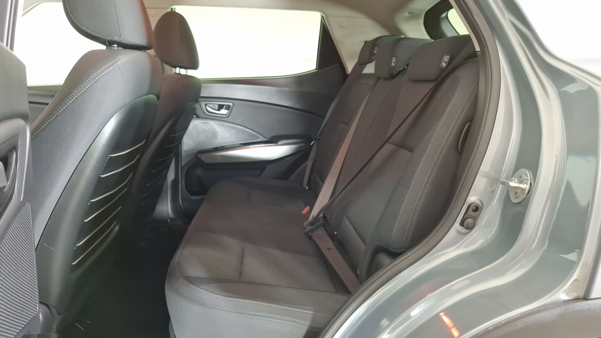 SsangYong Tivoli — foto 14 de 16