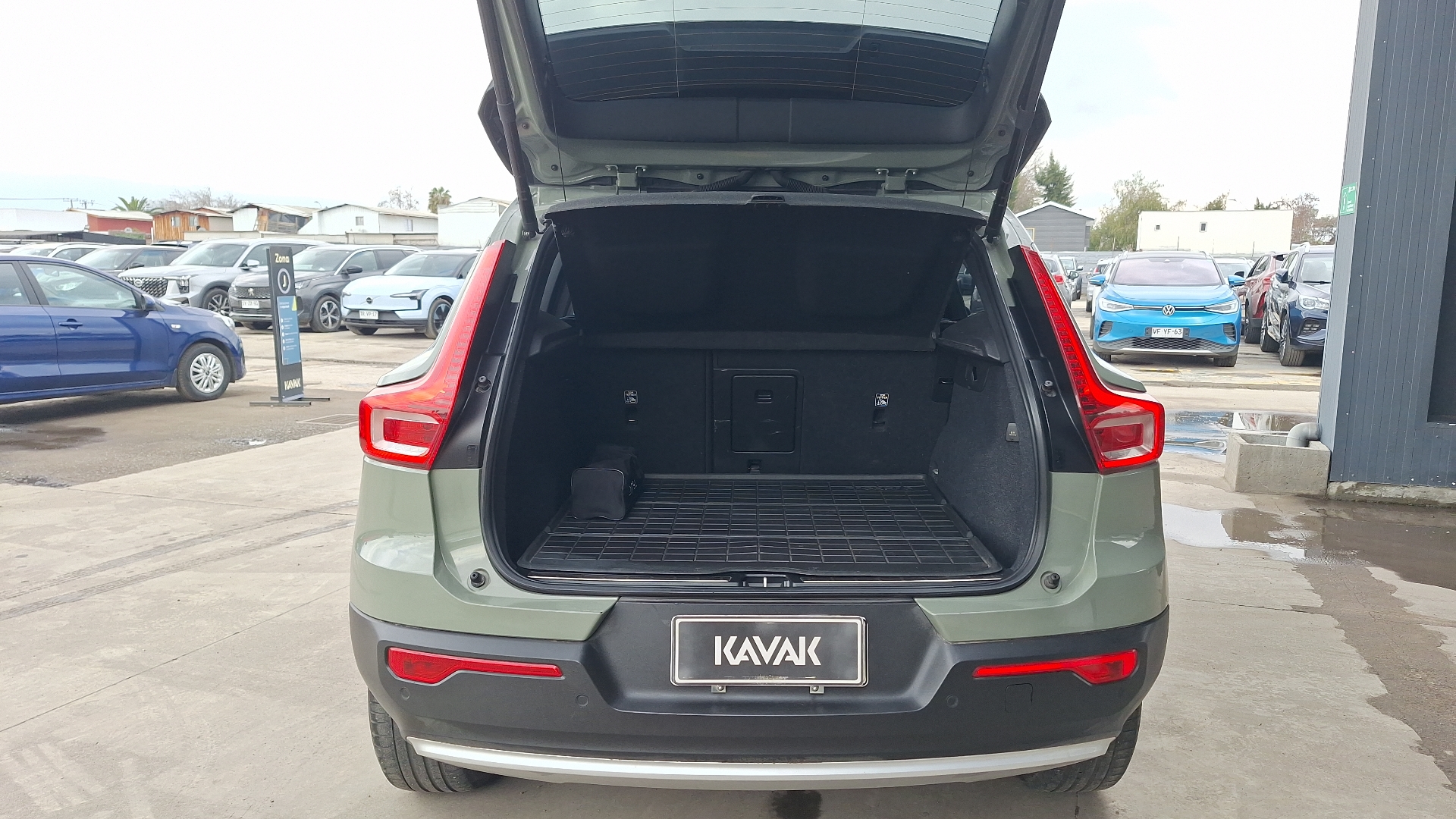Volvo XC40 — foto 4 de 16