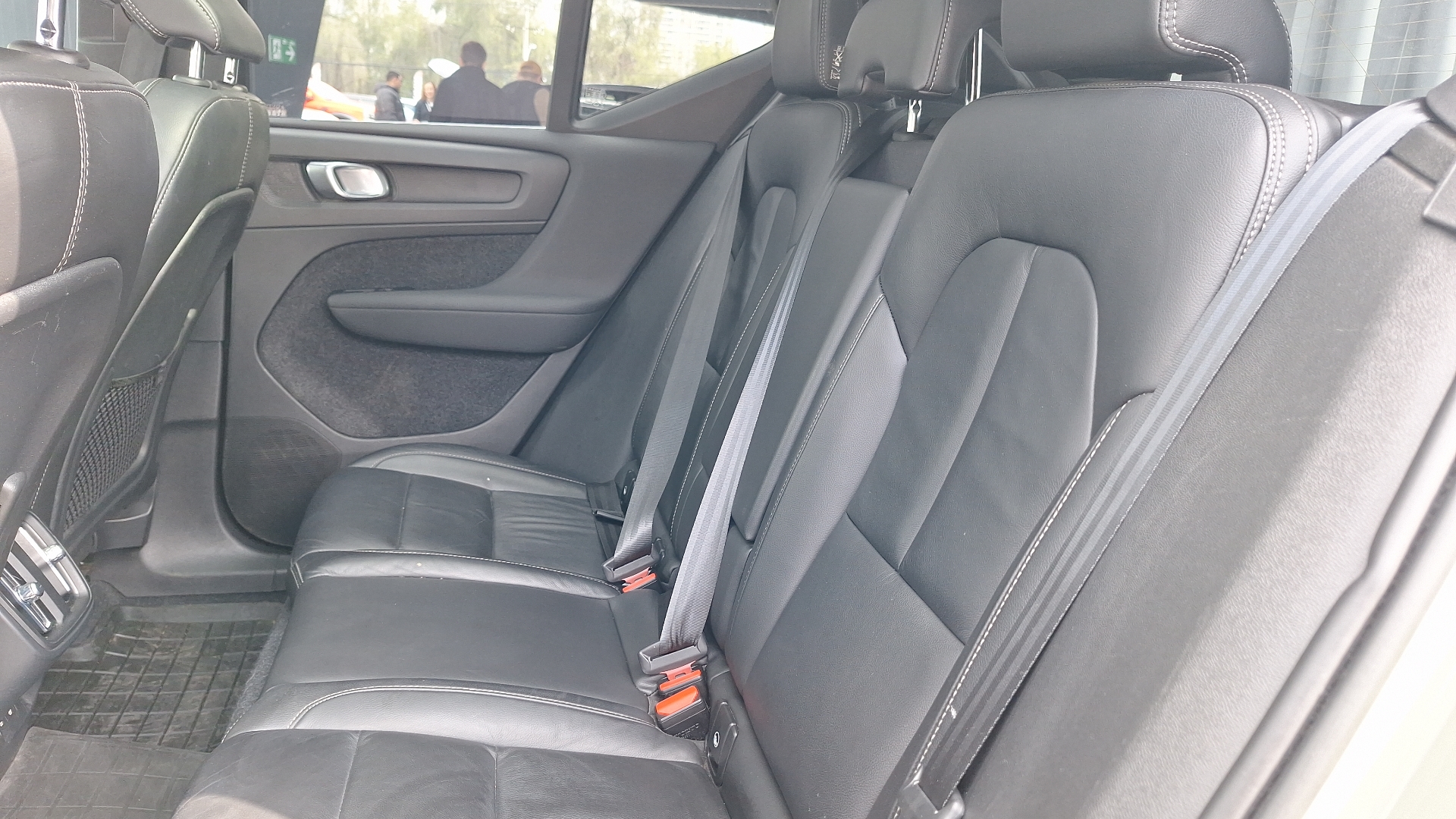Volvo XC40 — foto 14 de 16