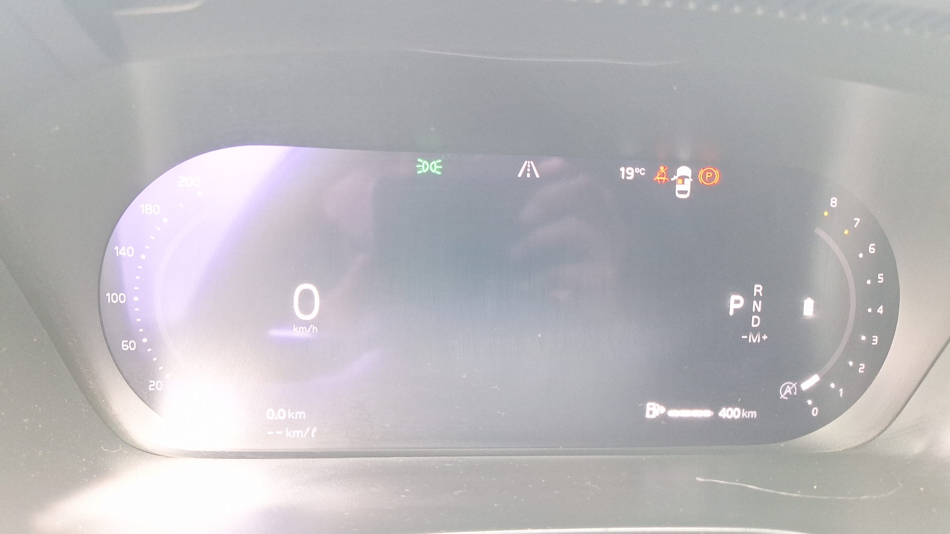 Volvo XC40 — foto 9 de 16