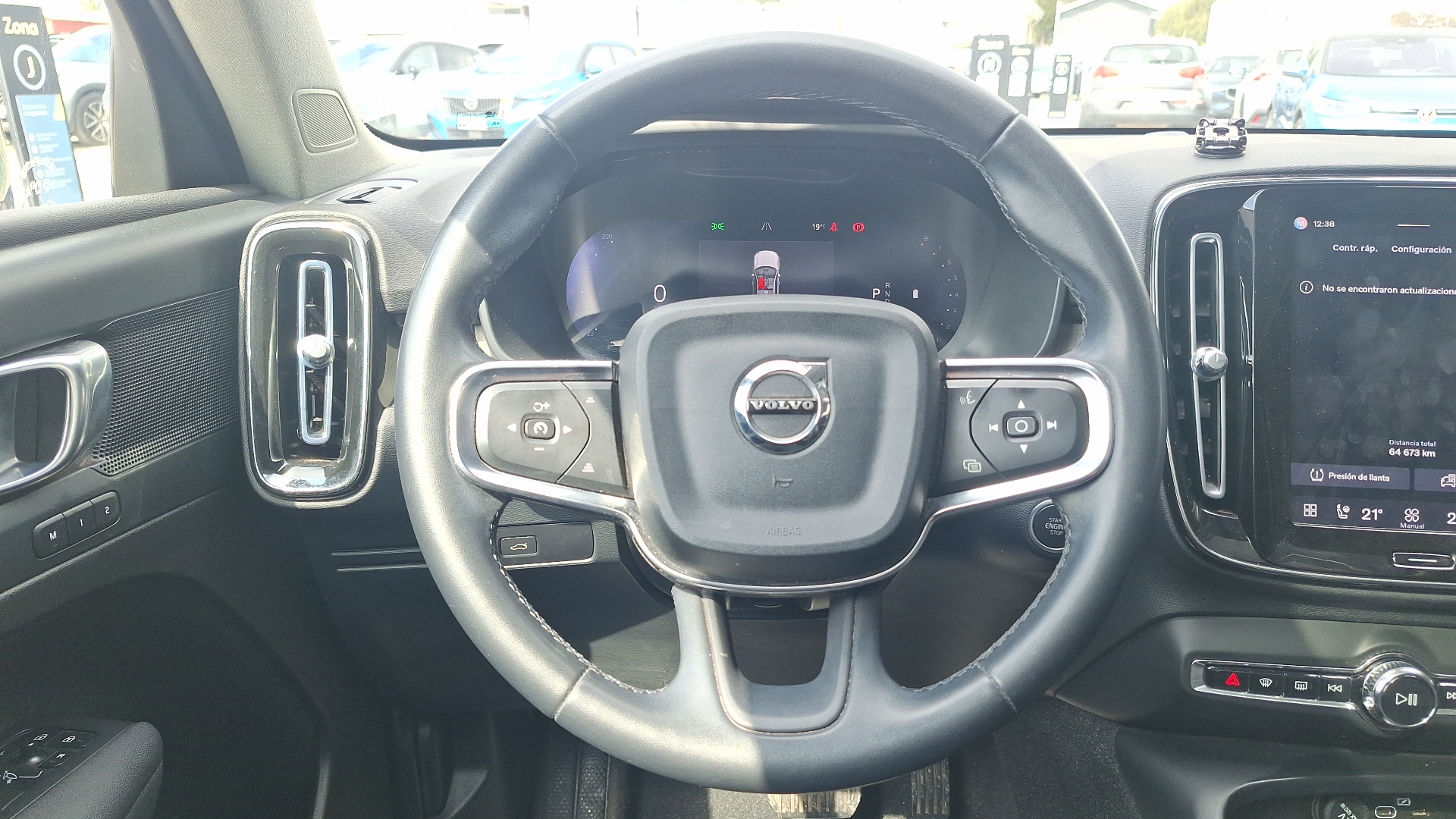 Volvo XC40 — foto 8 de 16